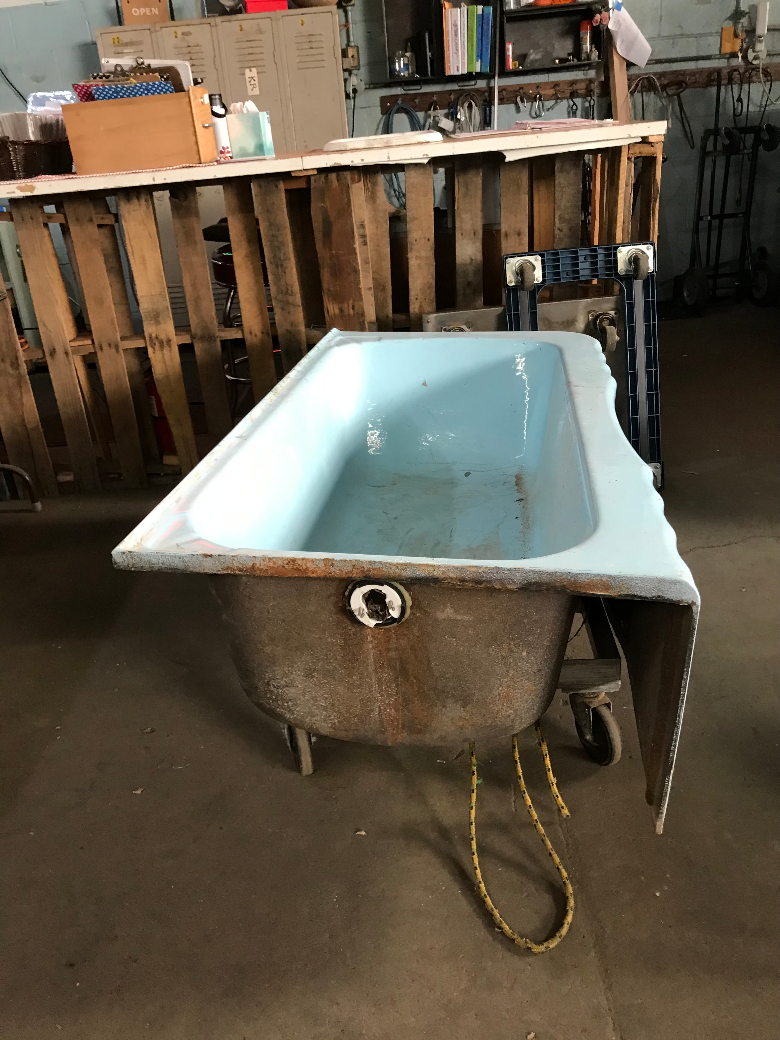 Vintage cast iron bathtub deals