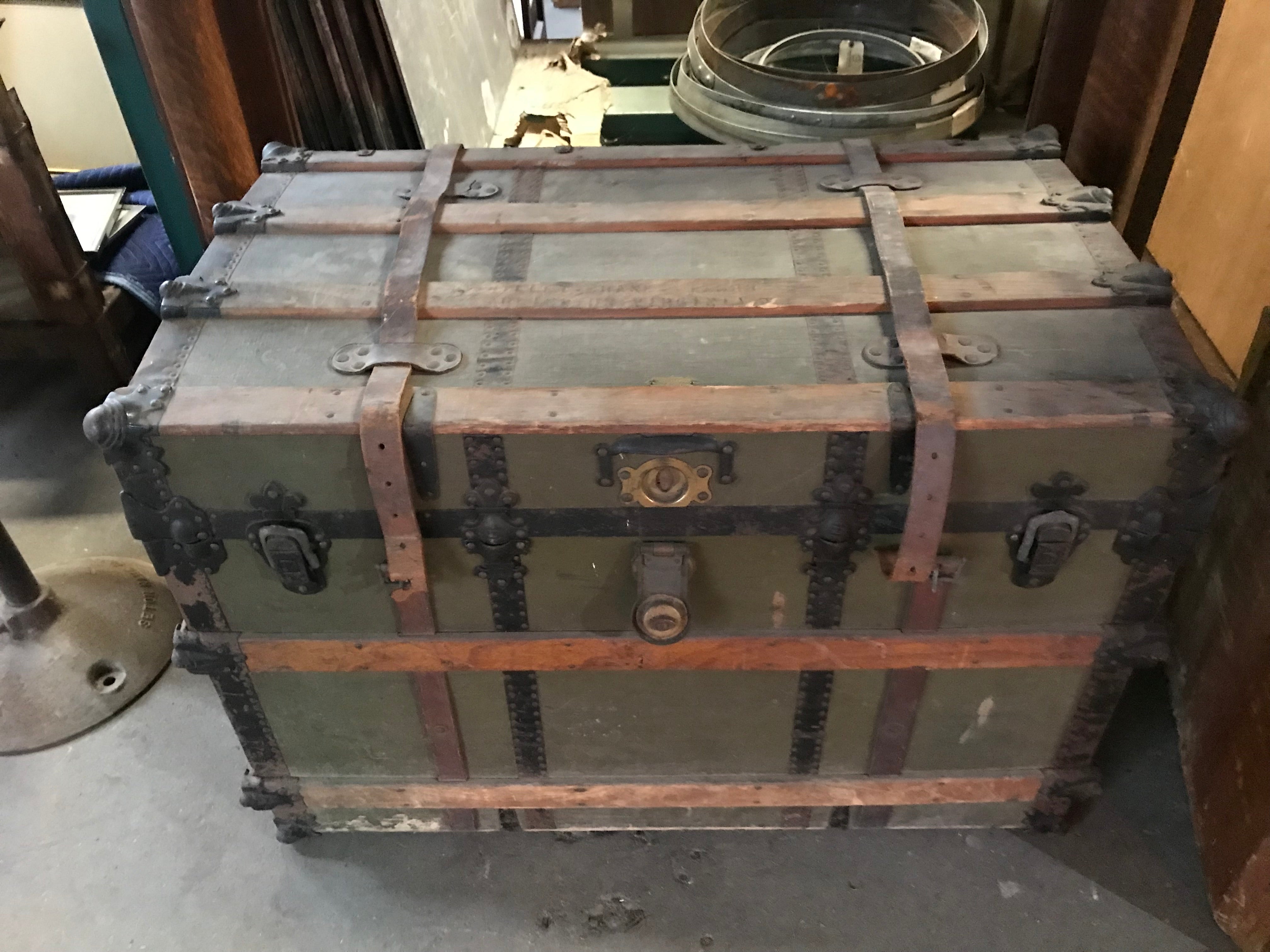 Vintage Truck   36" x 21" x 25'