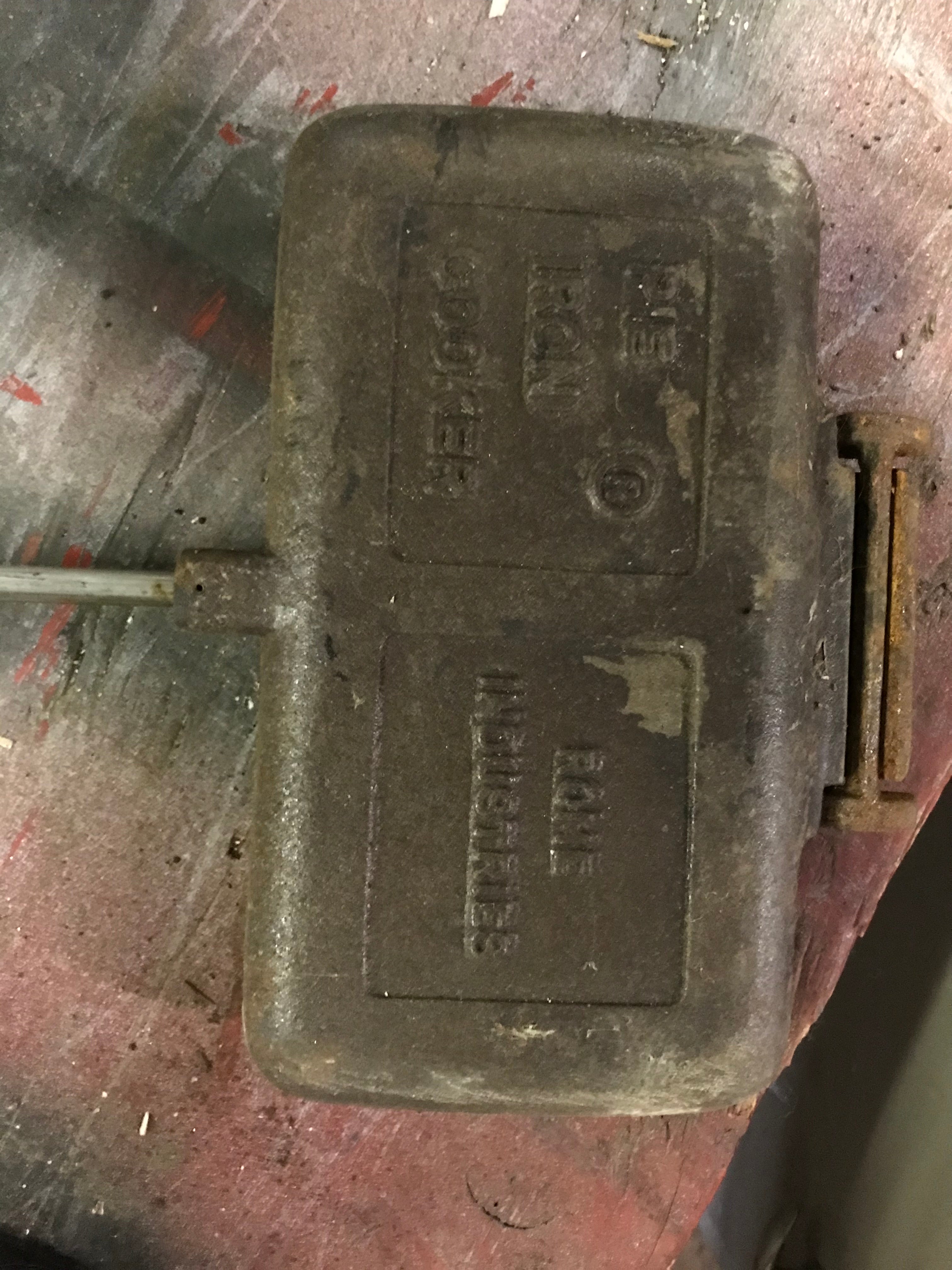 Cast Iron Individual Pie Maker 8" x 5"