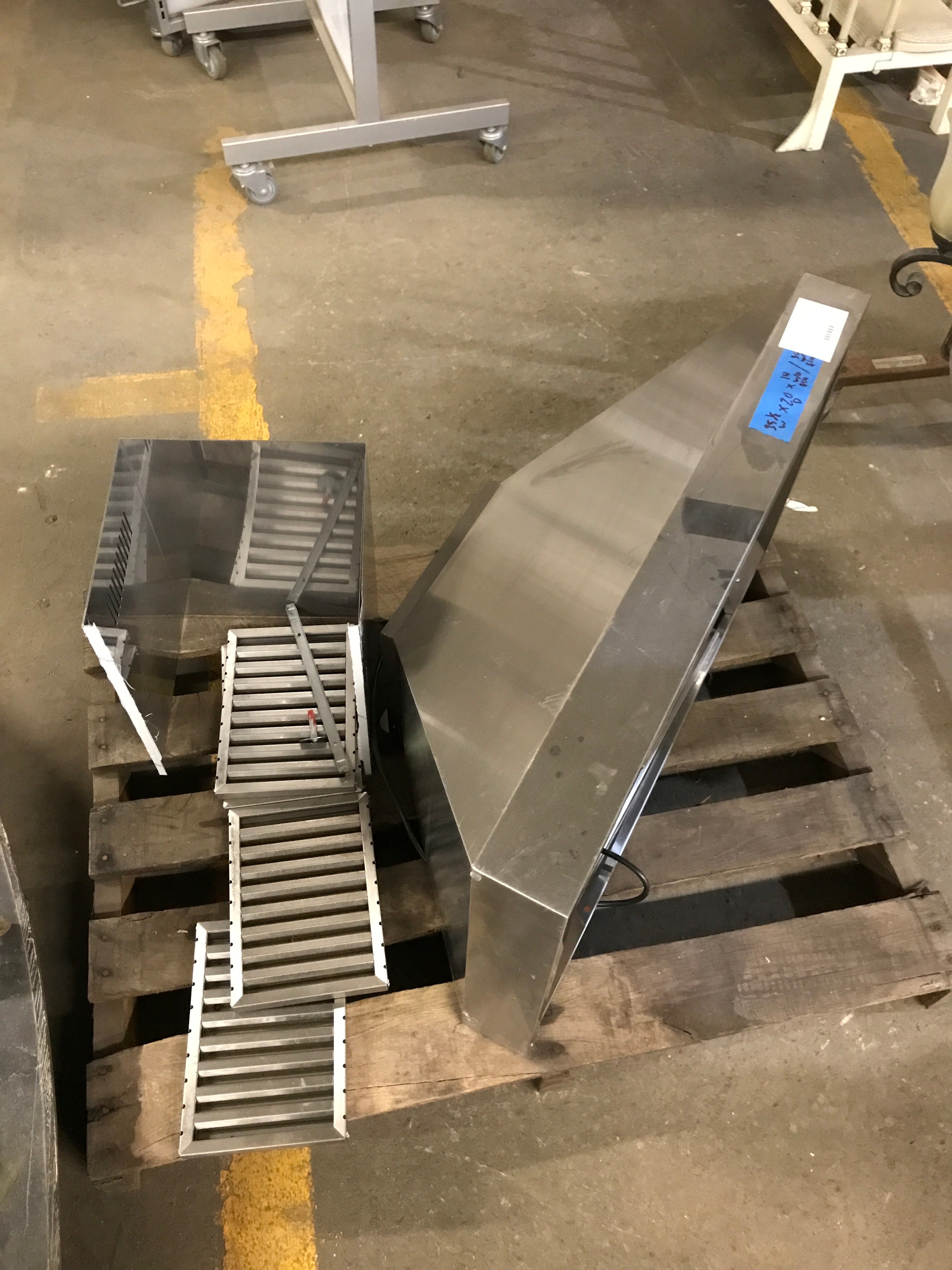 ZLINE Professional Convertible Vent Wall Mount Range Hood in Stainless Steel