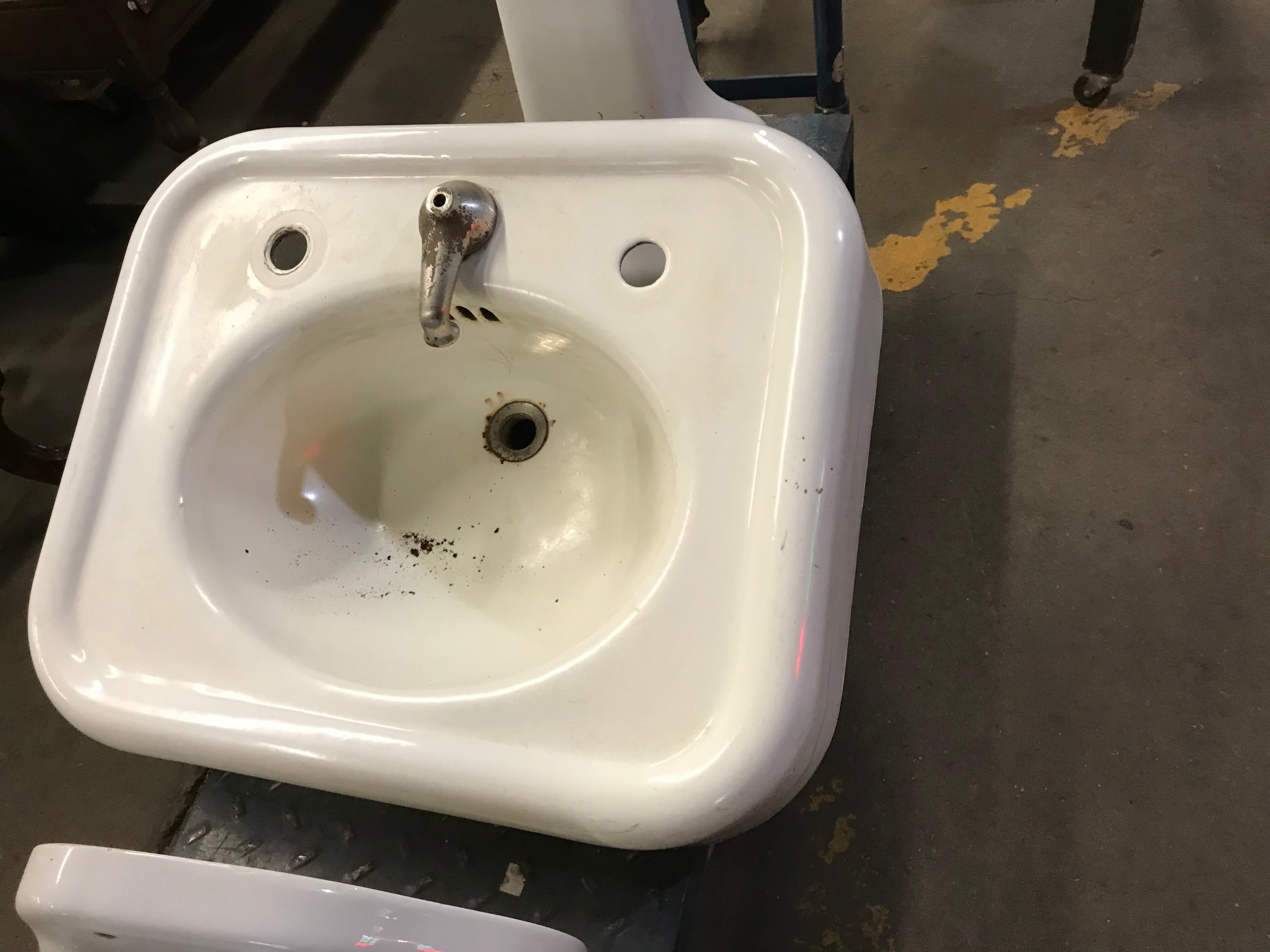 Pedestal Sink With Base Cast Iron 24"
