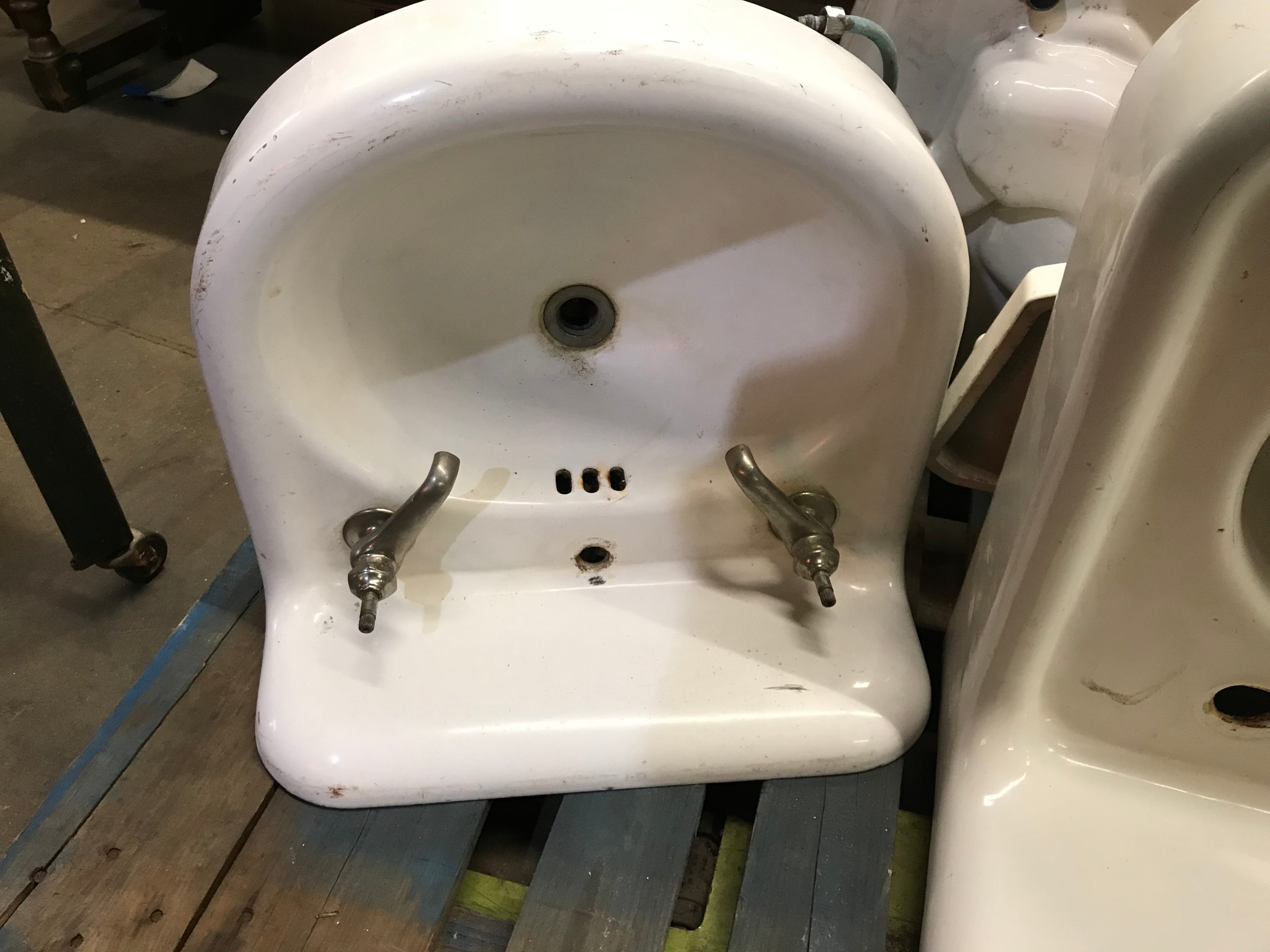 Bathroom Sink -Rounded Front, Cast   18"