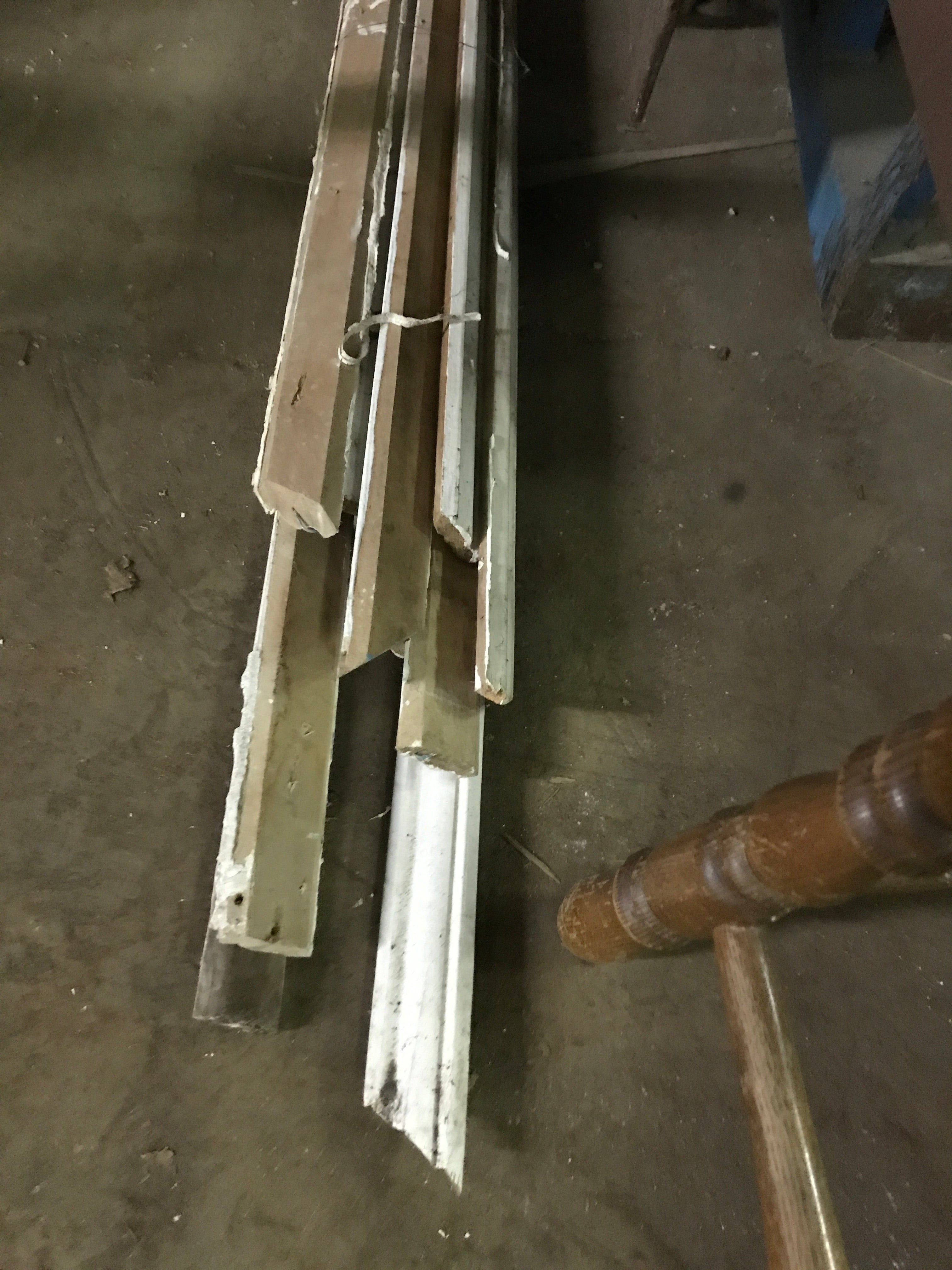Lot of Crown Molding 2"  60LF