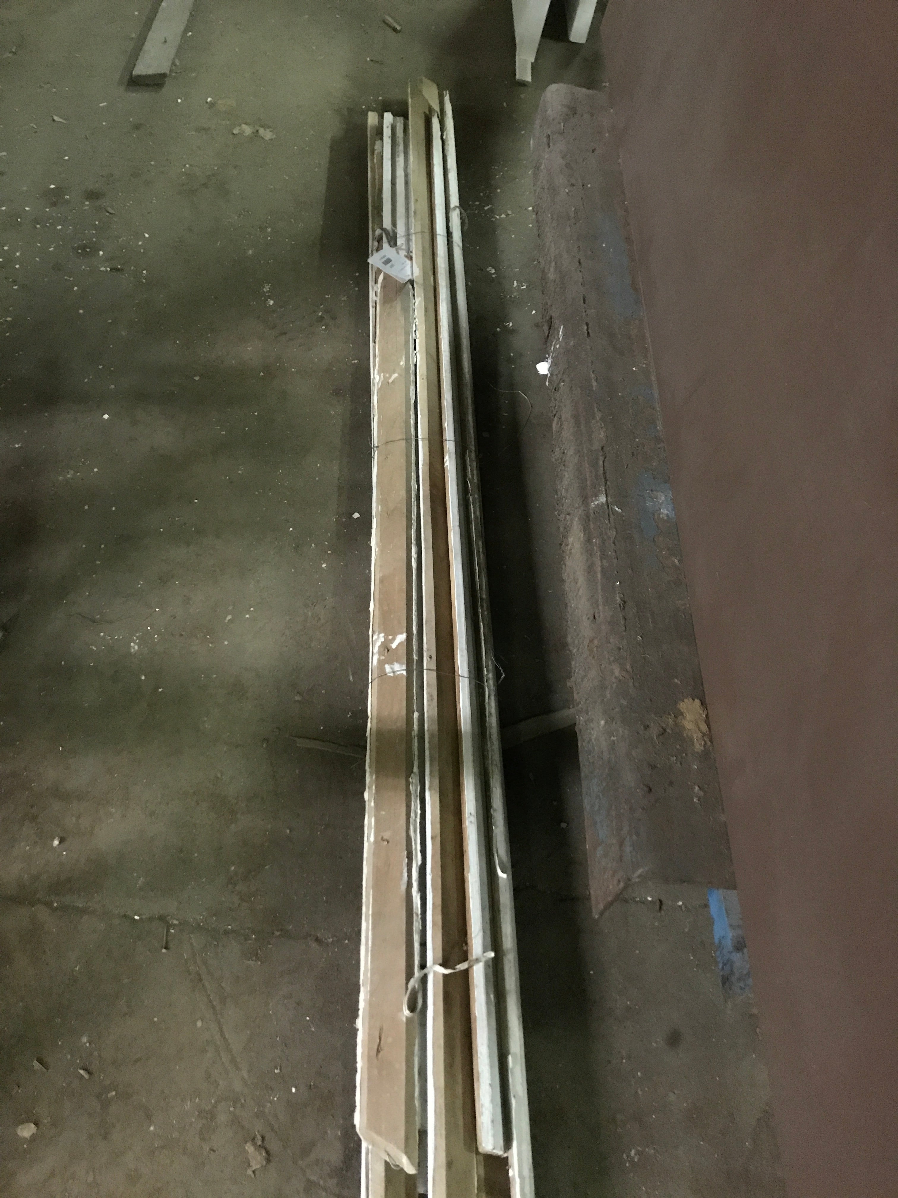 Lot of Crown Molding 2"  60LF