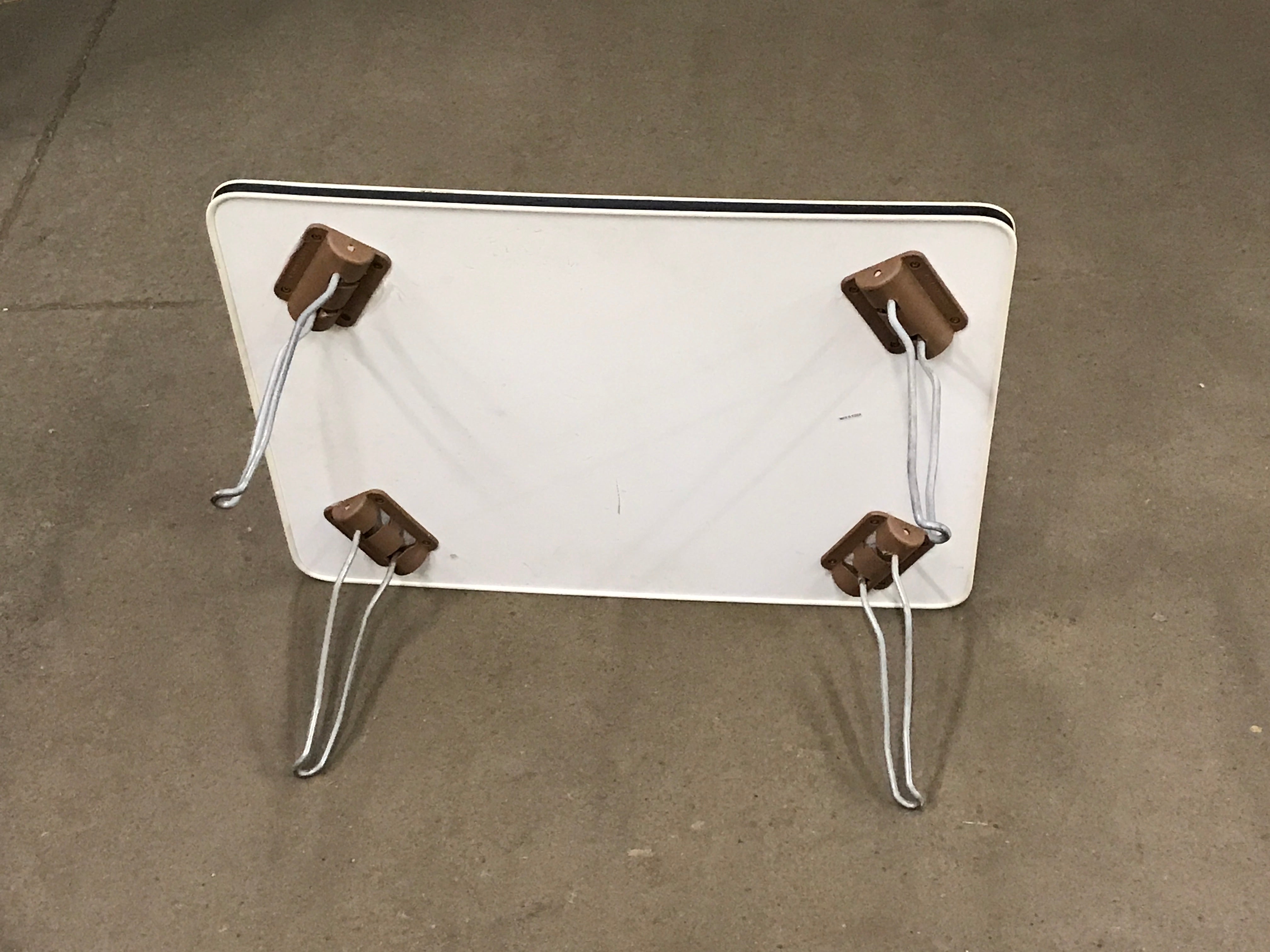 Peacock collapsible coffee table