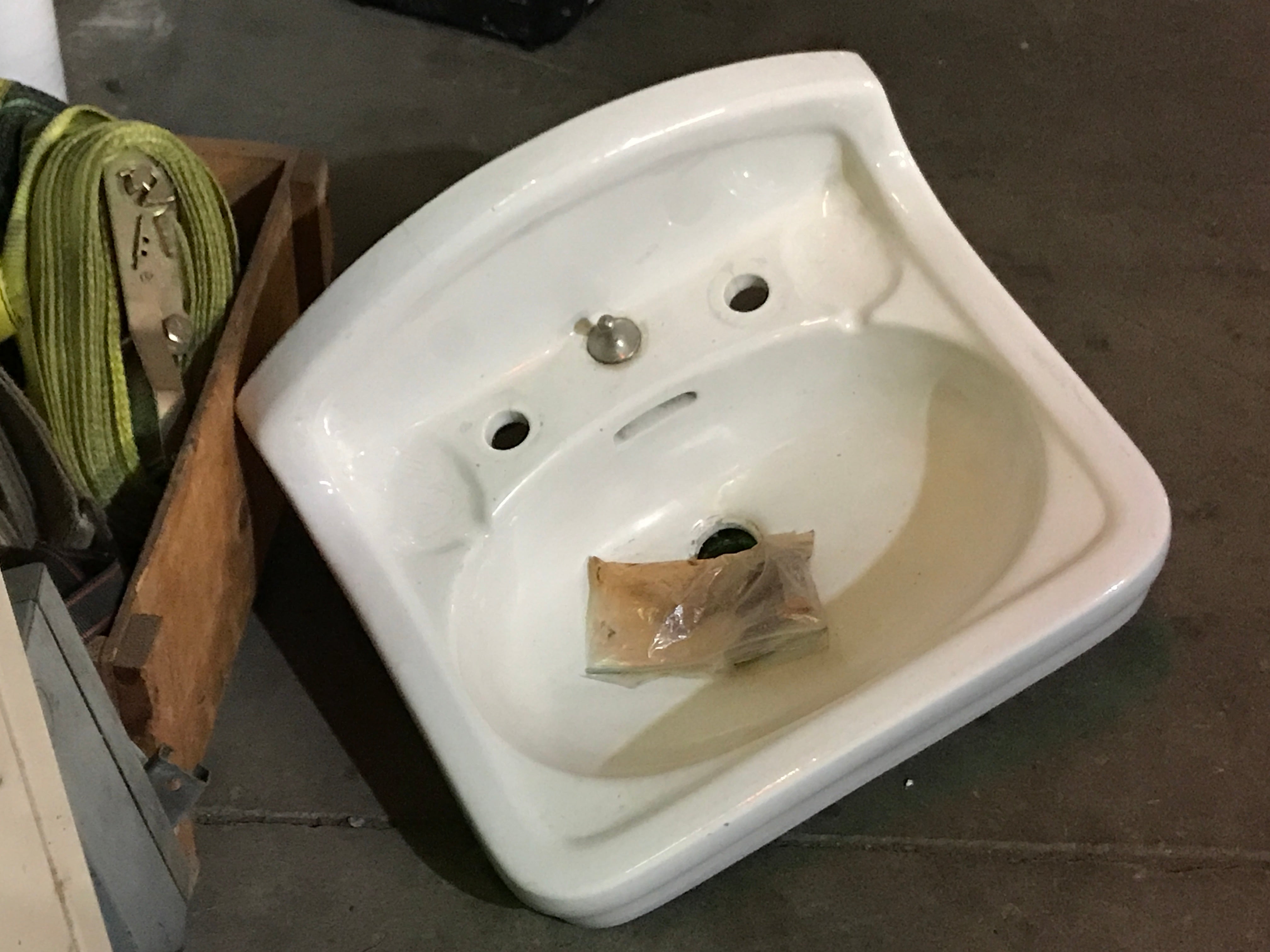 Bathroom sink