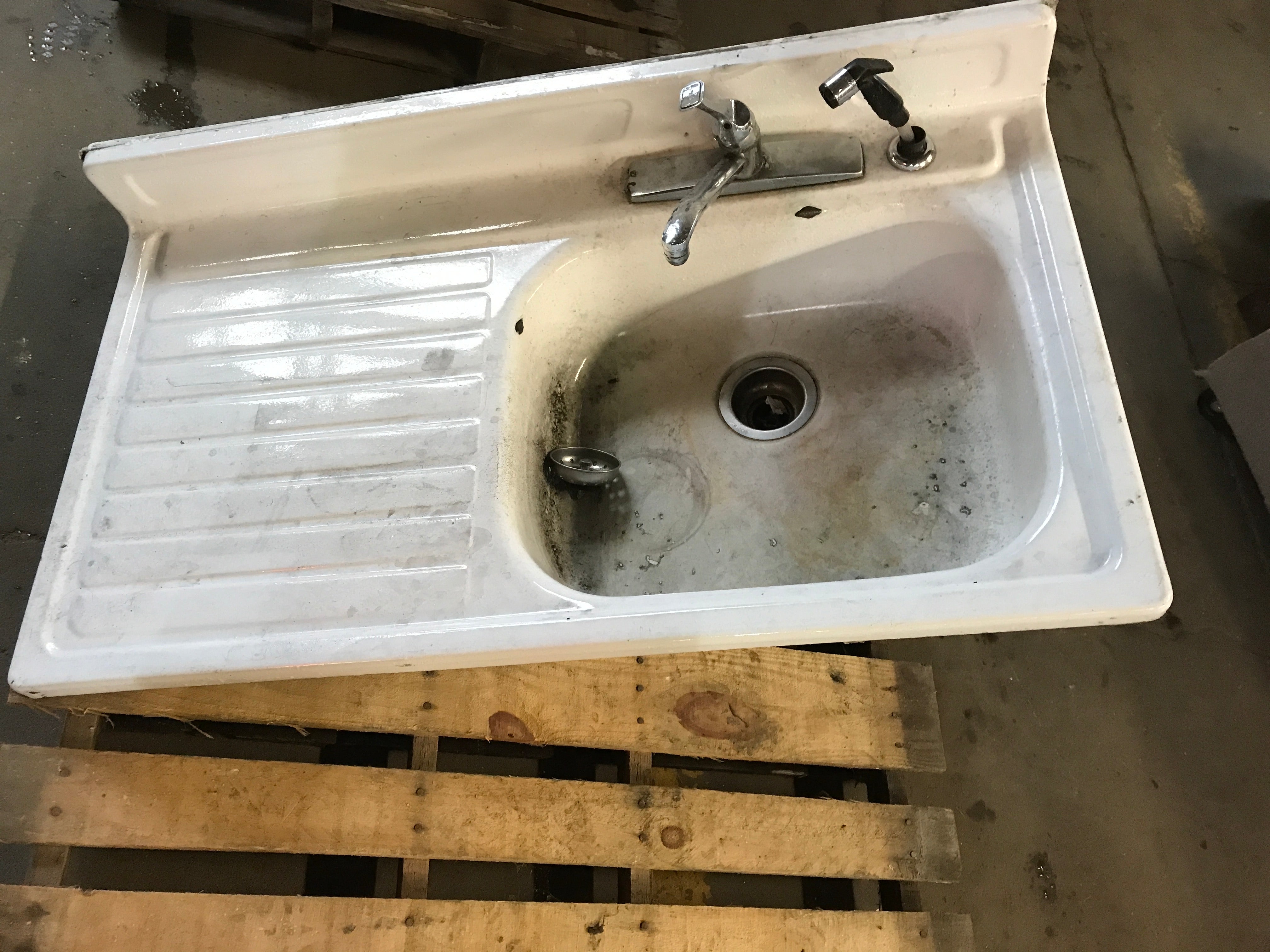 Kitchen sink with left drain board