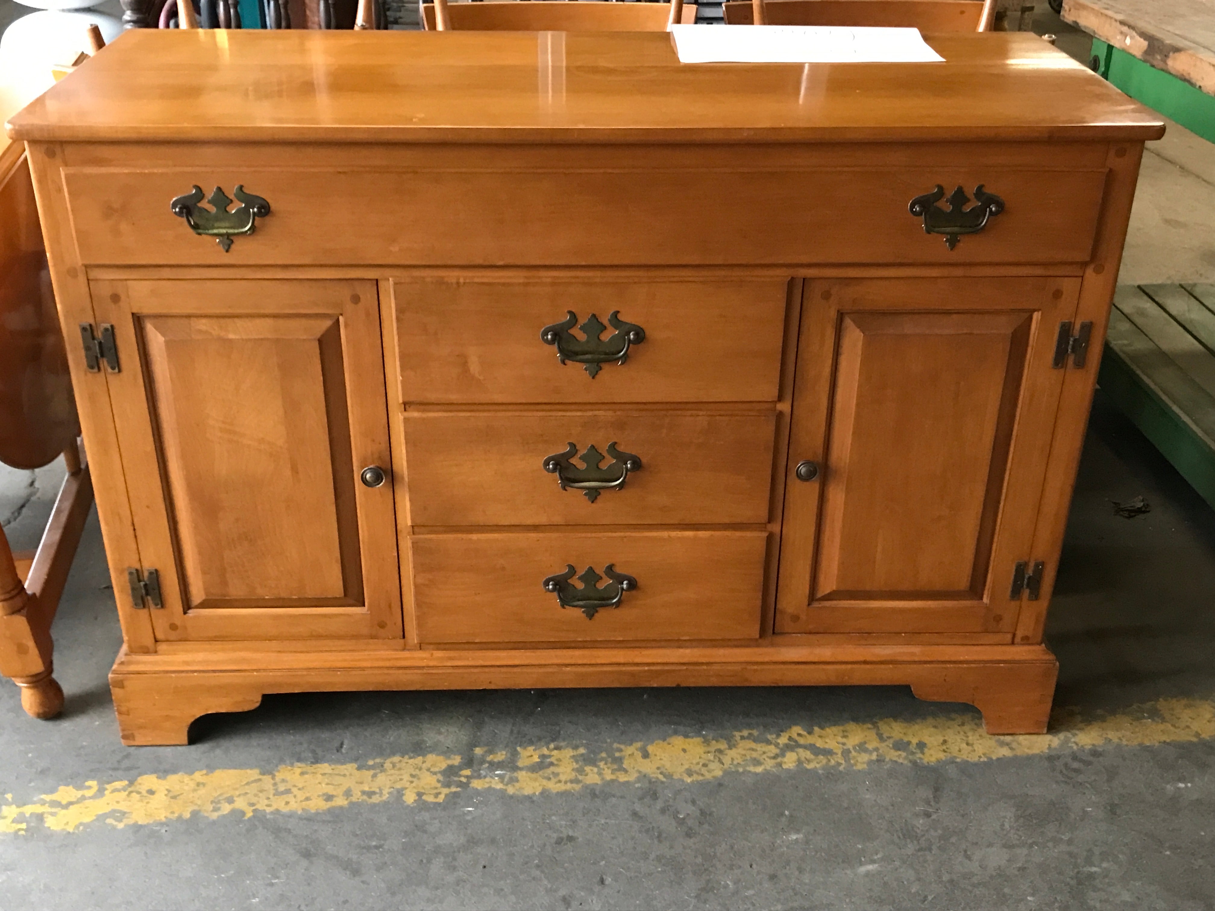 Willett Dining room set