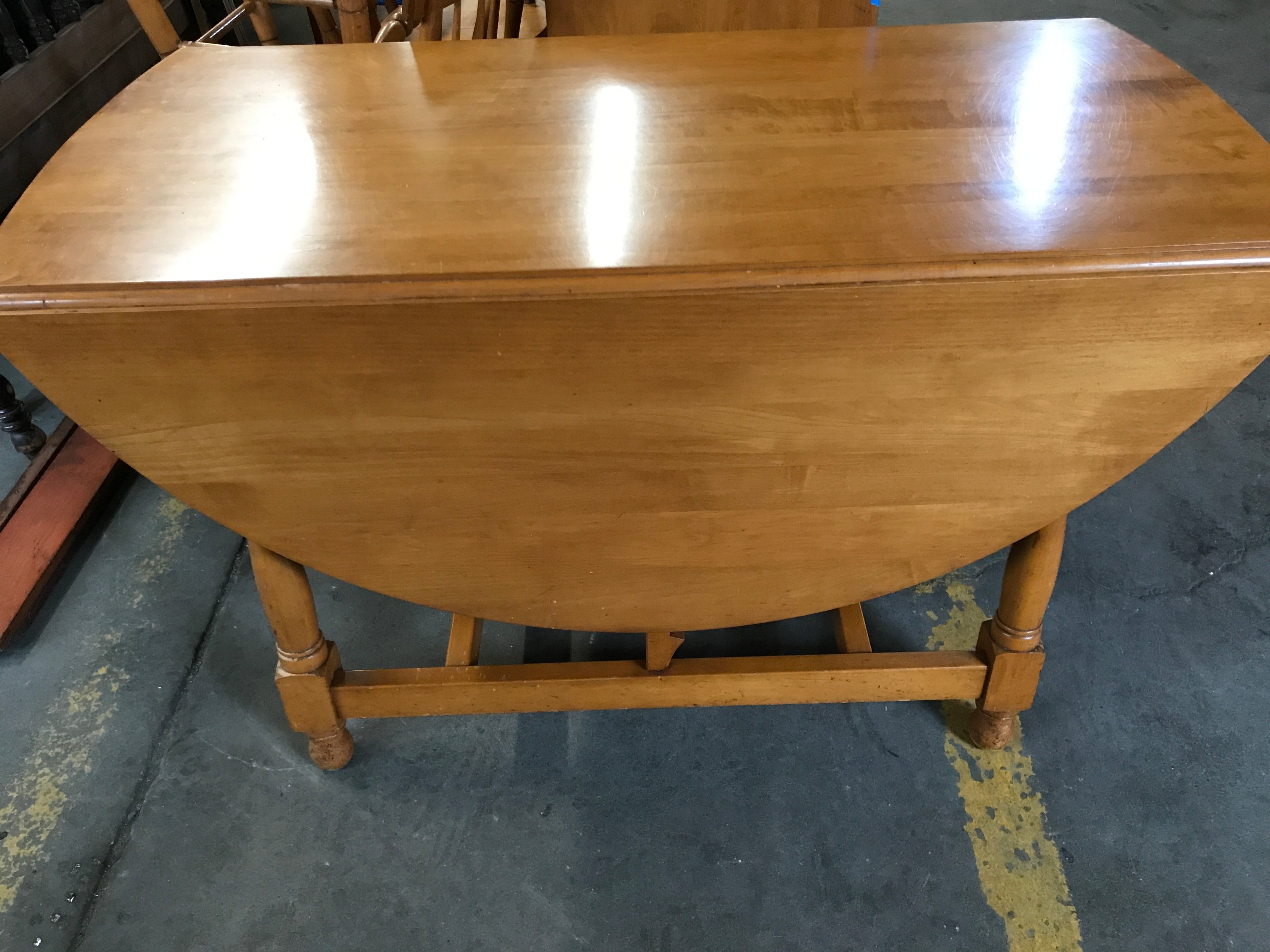 Willett Dining room set