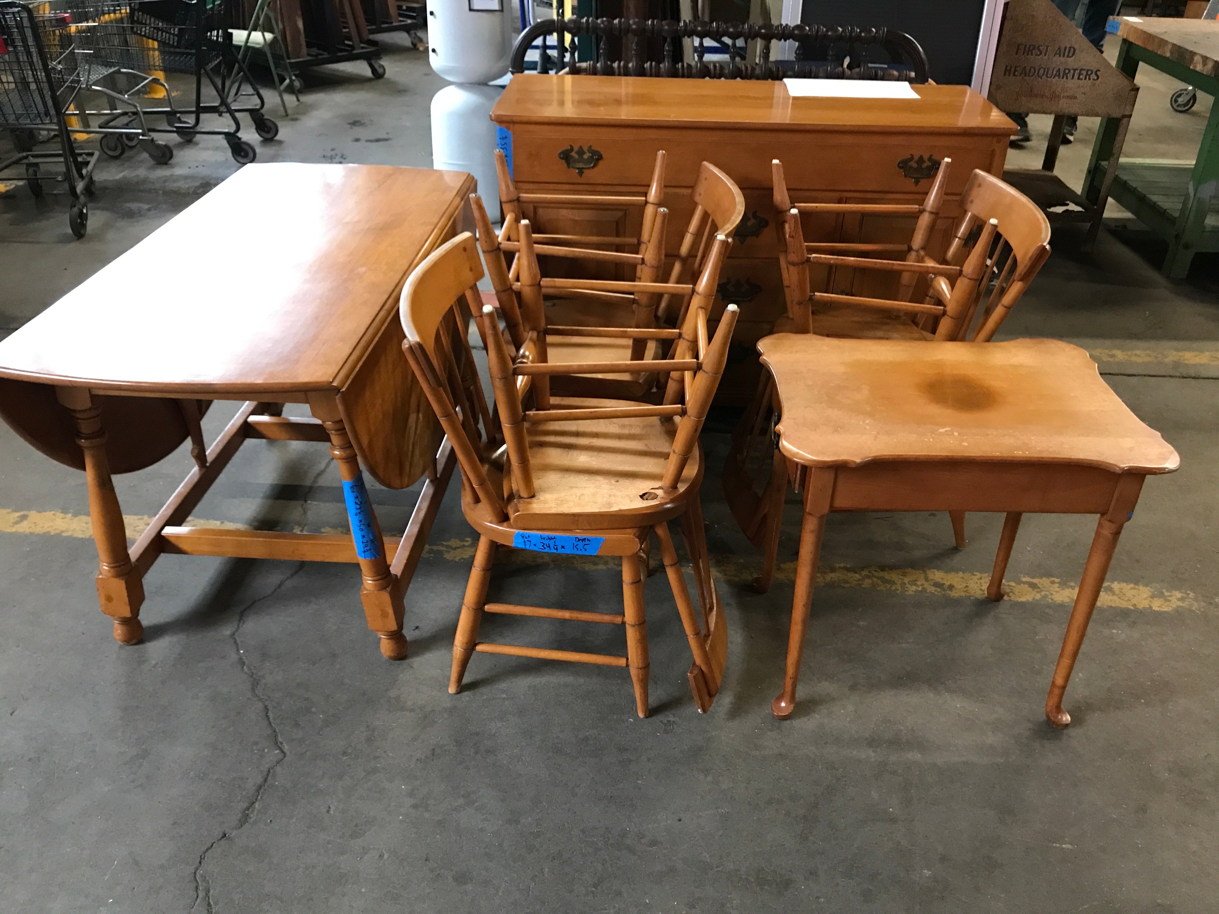 Willett Dining room set