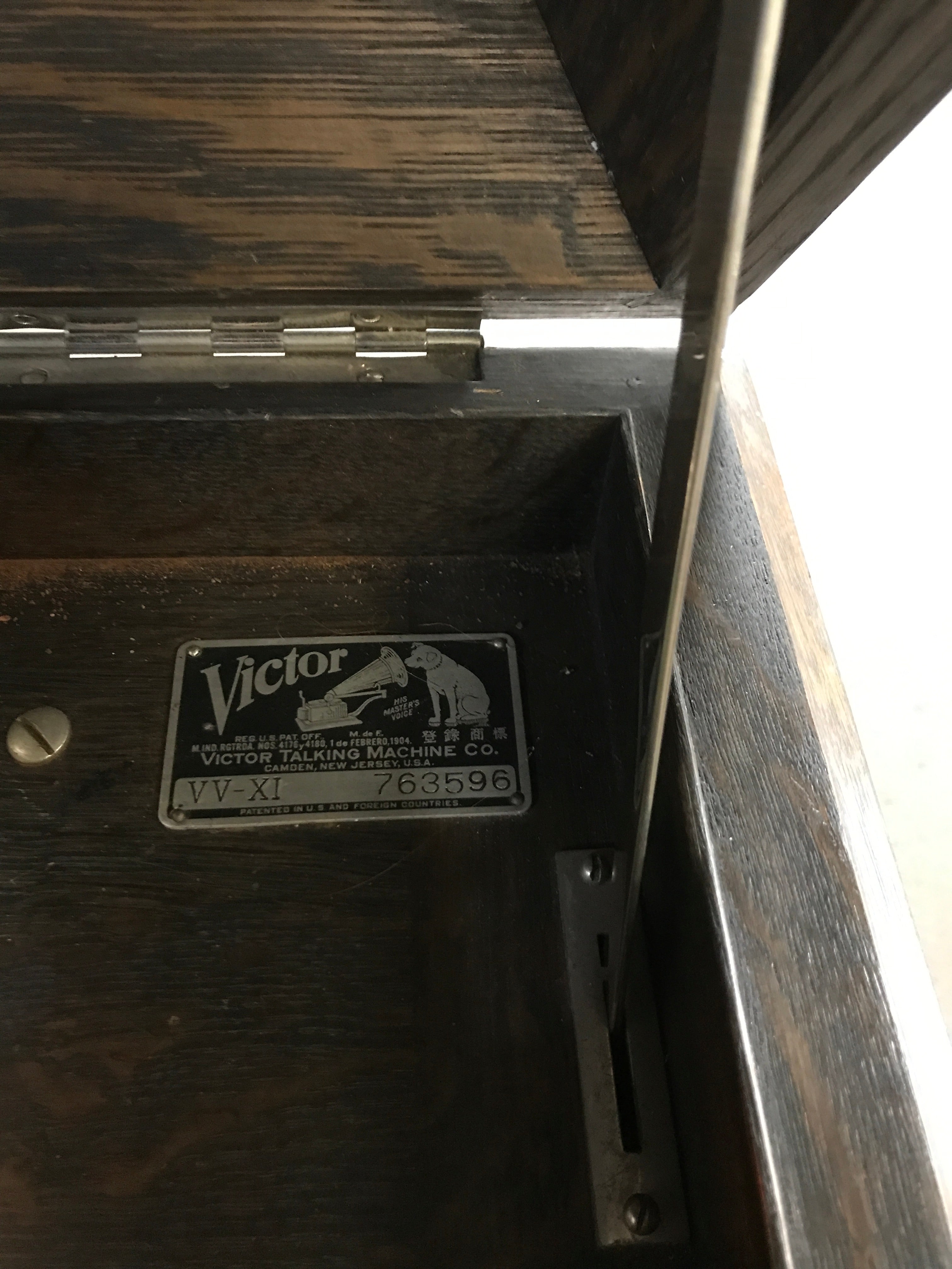 Victrola record player