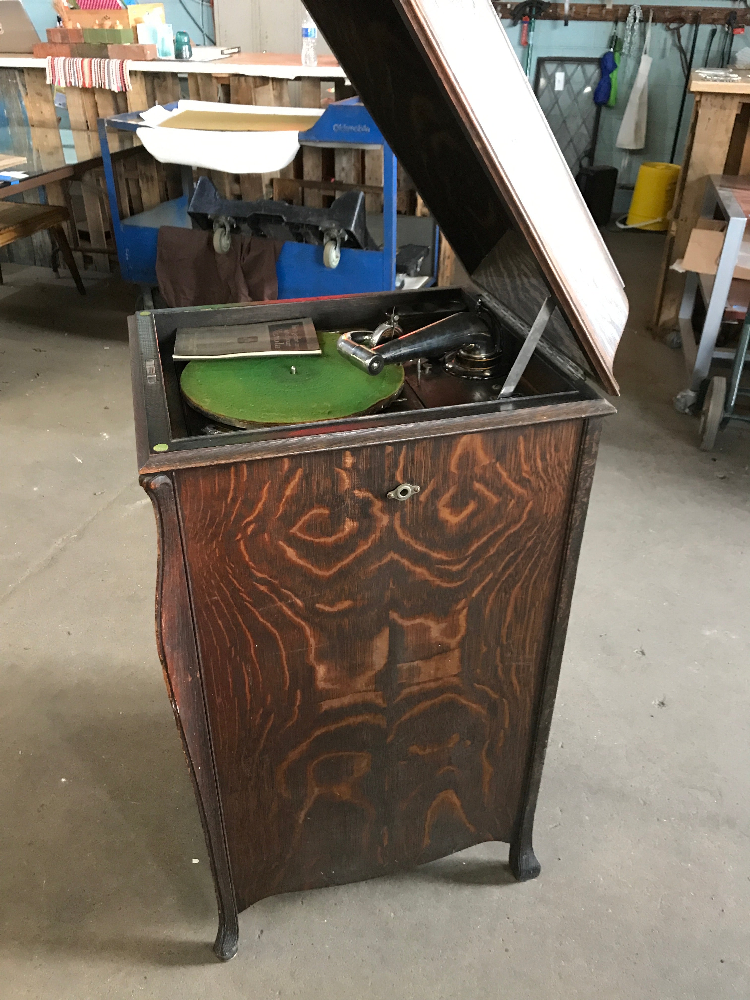 Victrola record player