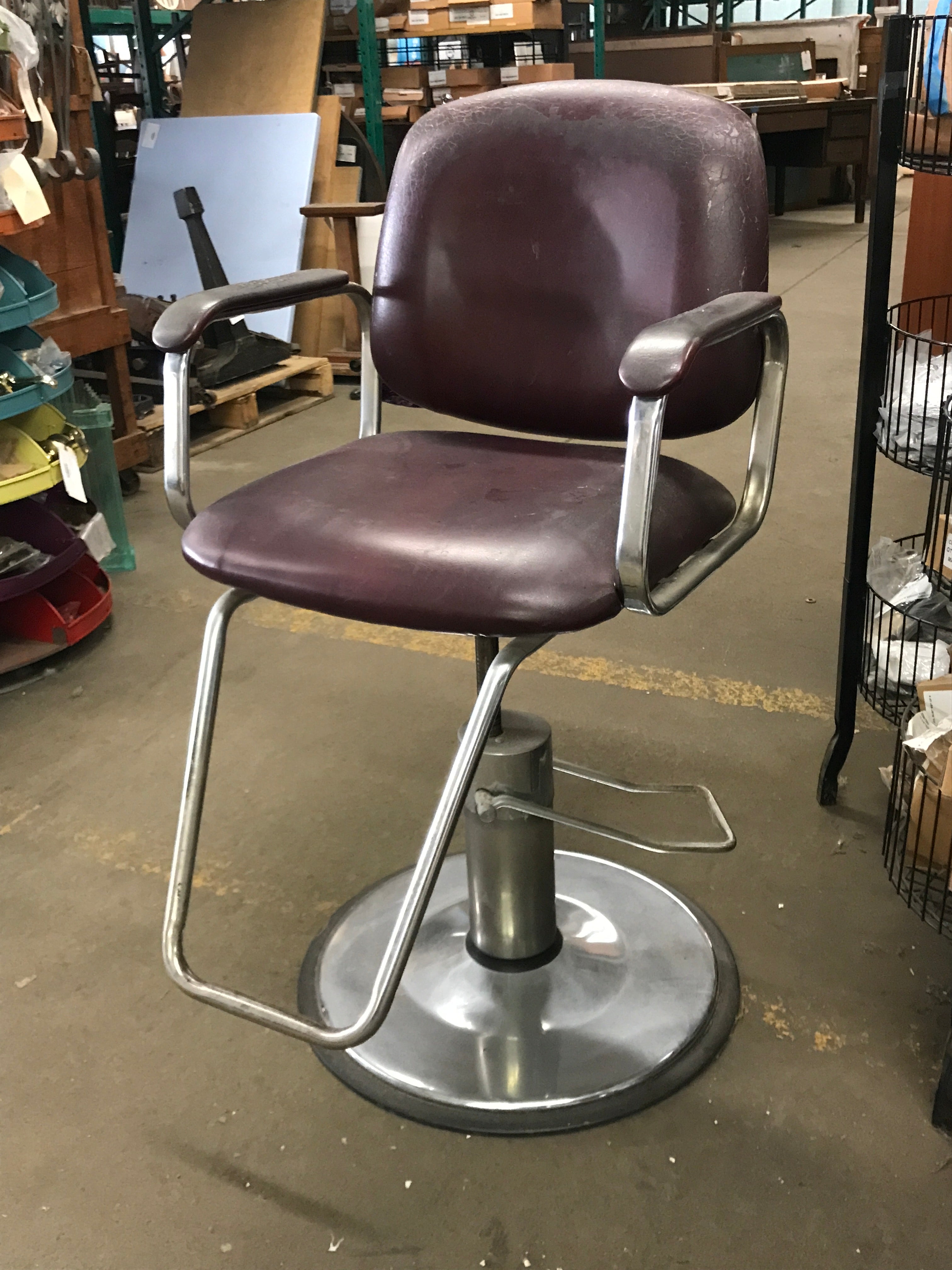 Hydraulic salon chair