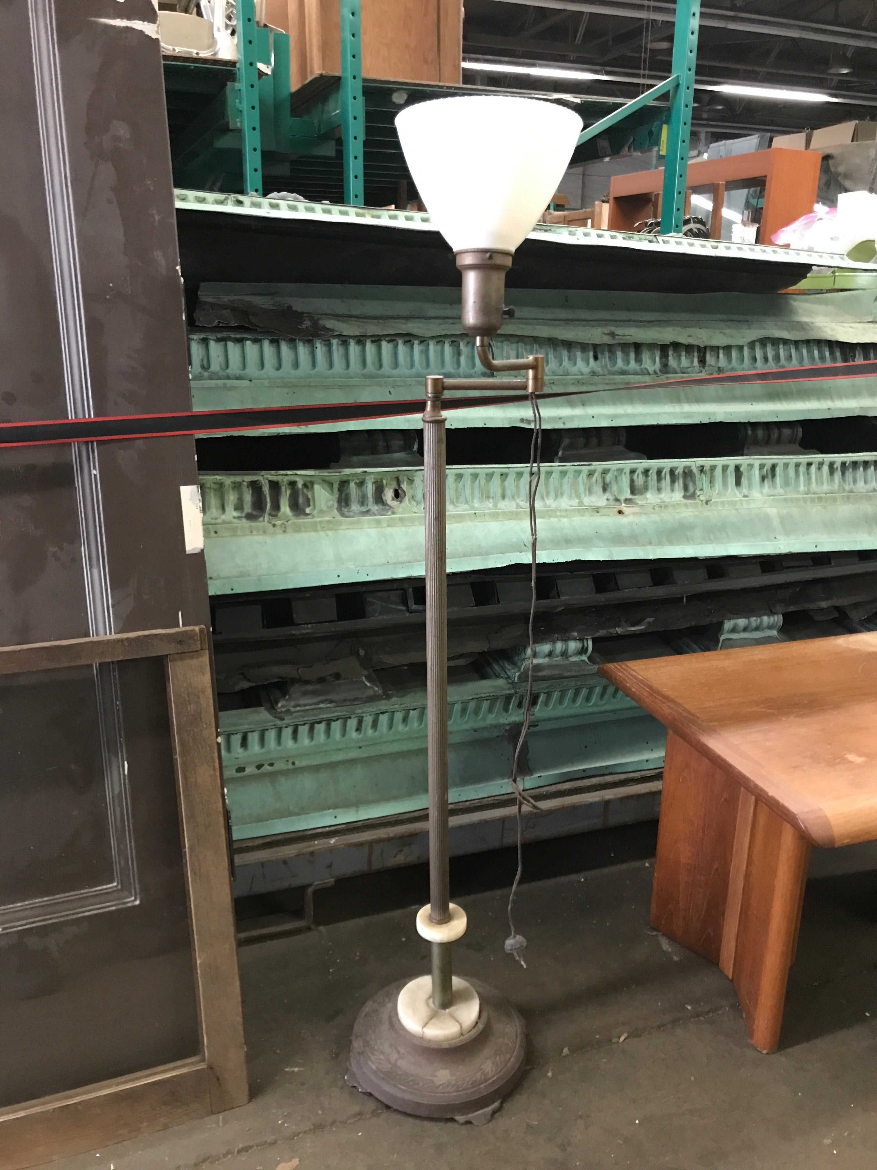 Standing floor lamp
