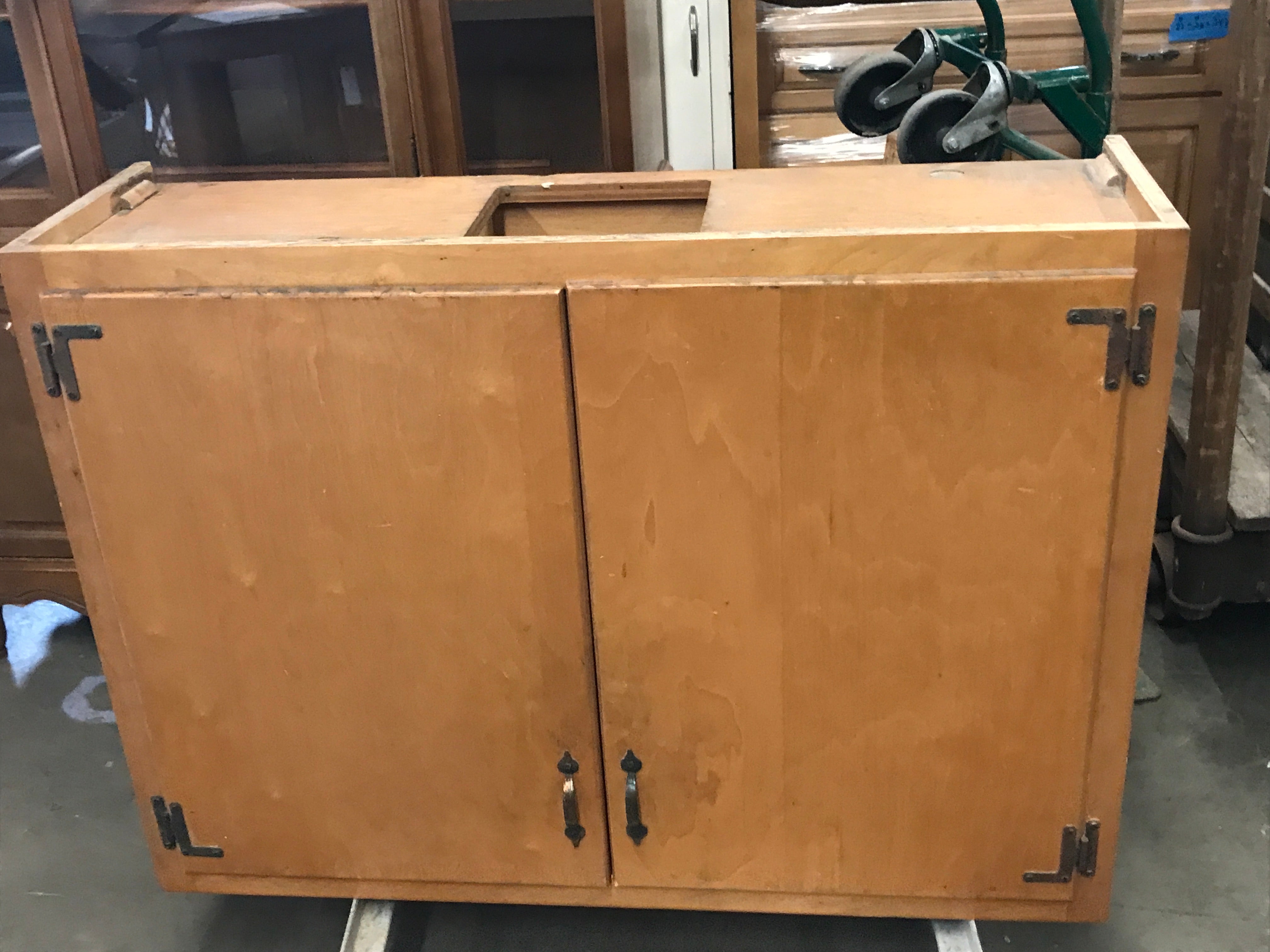 Wall storage cabinet