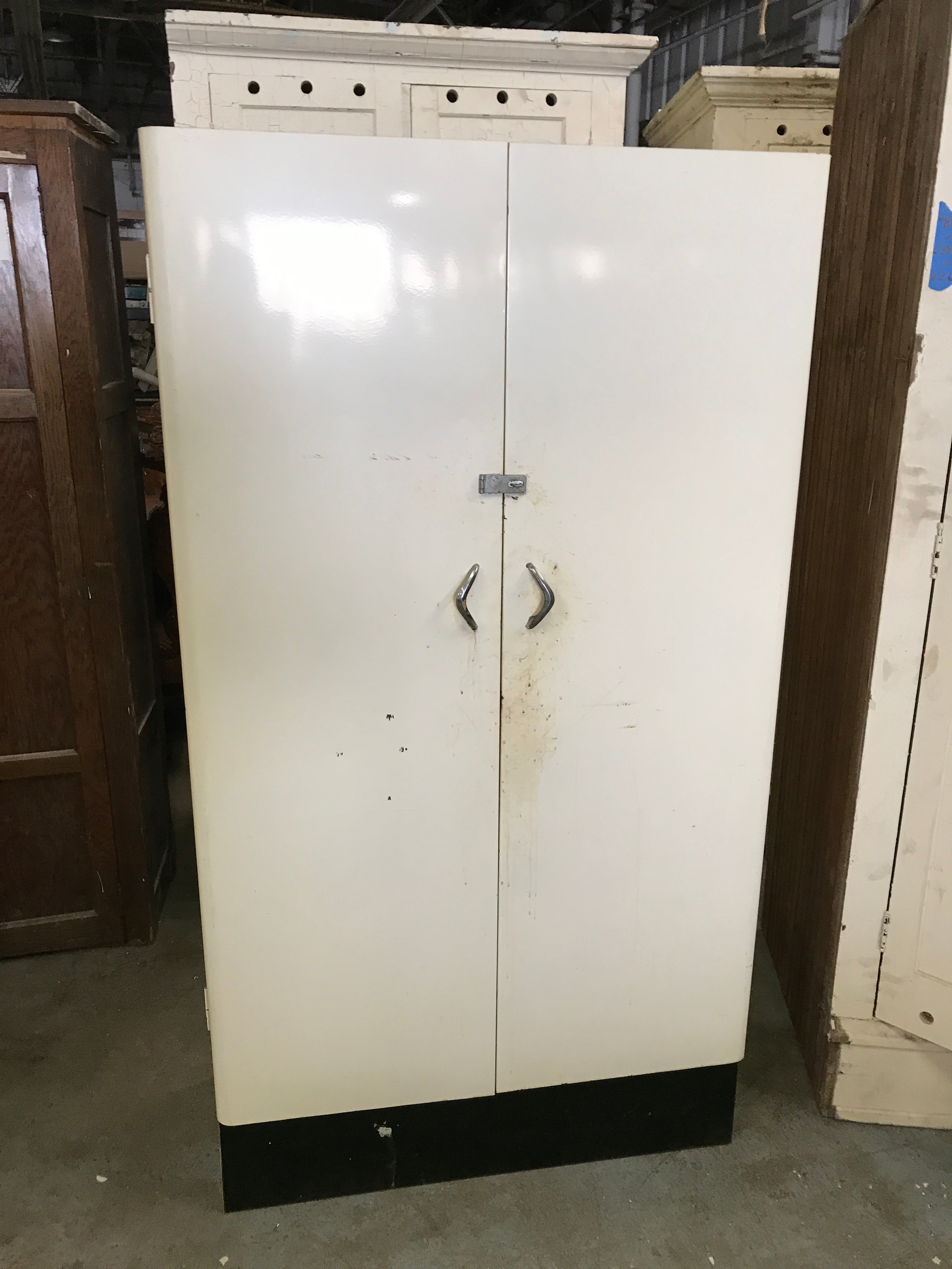 Storage cabinet
