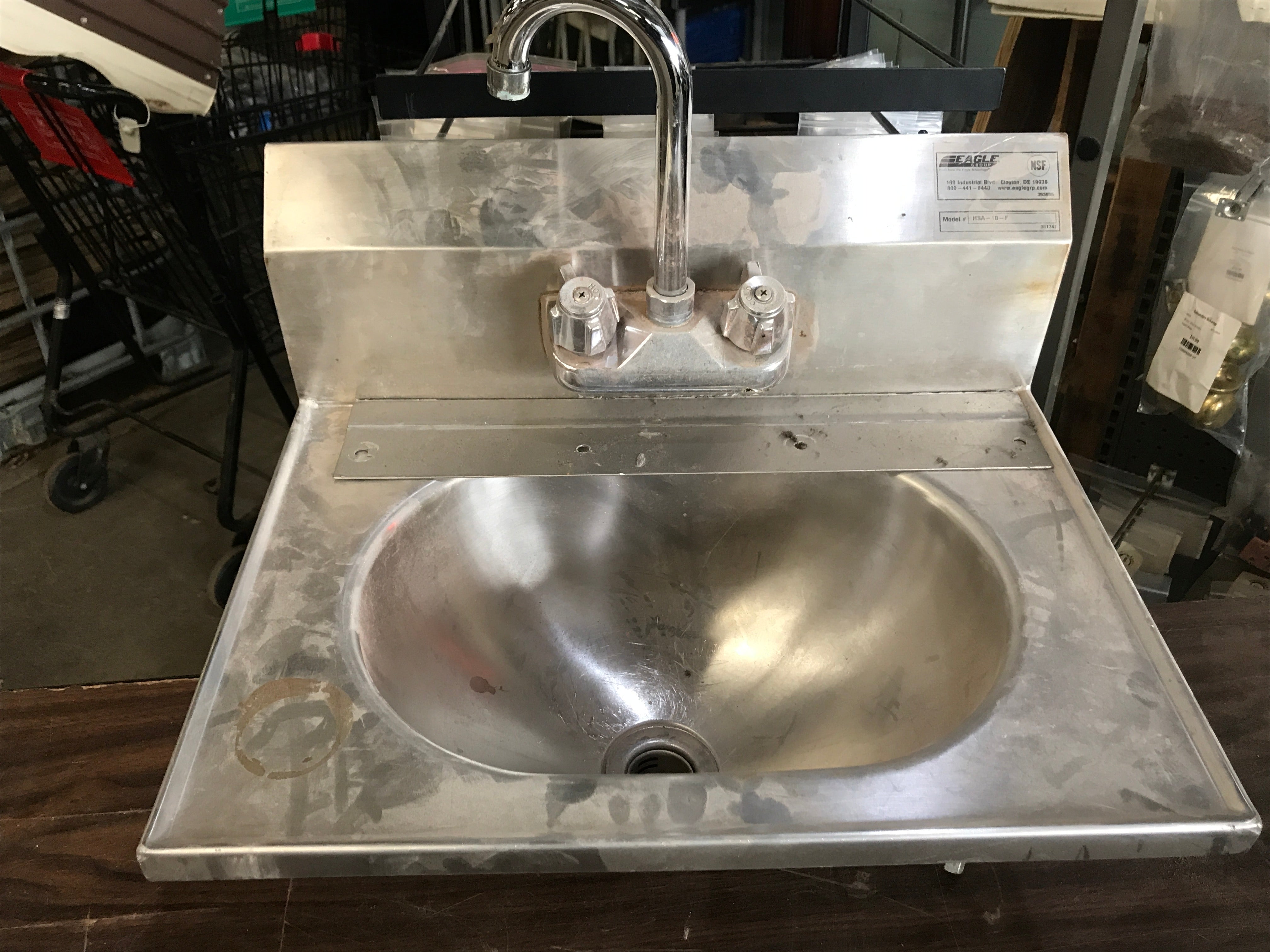 Handwashing sink