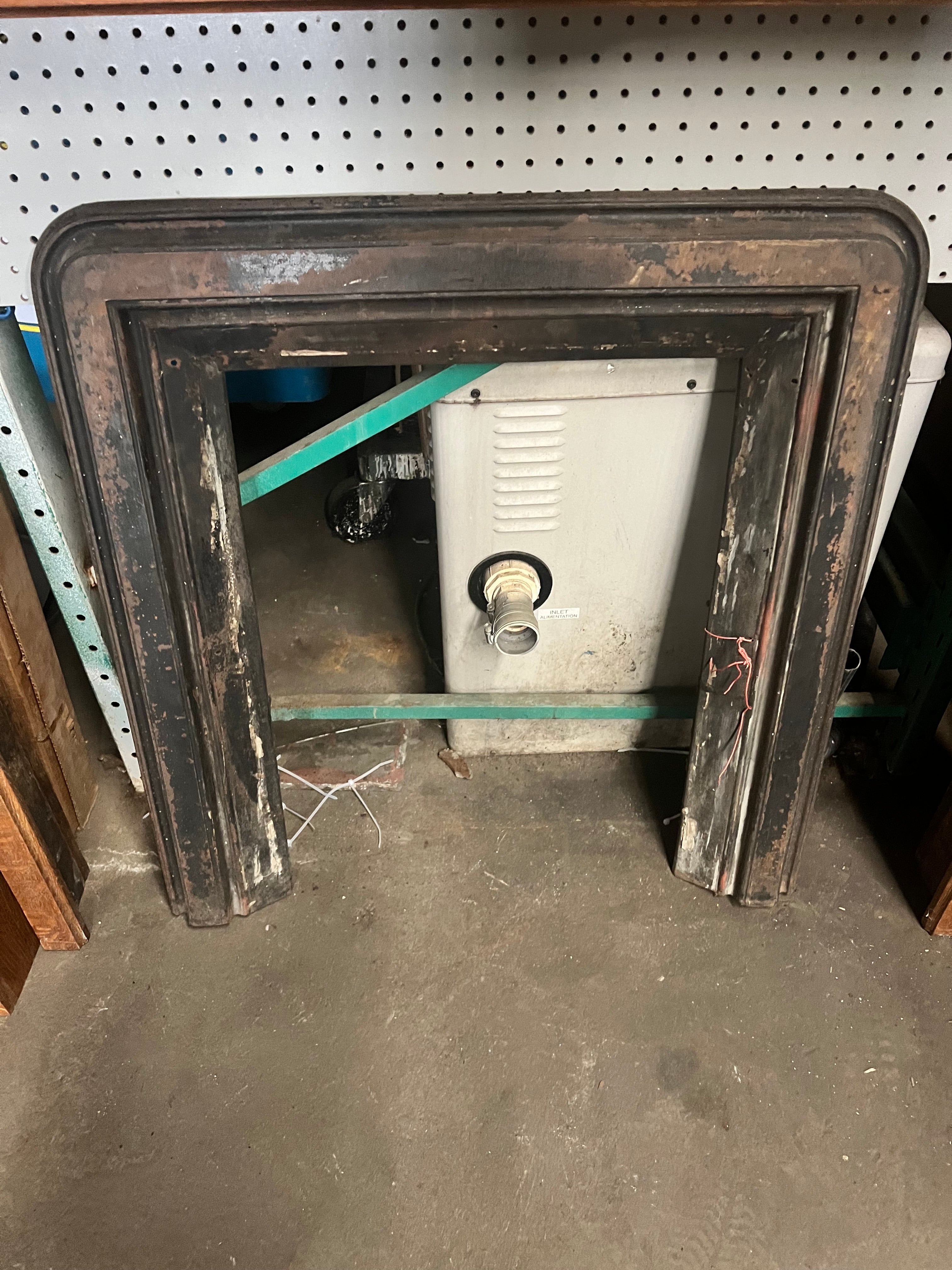 Iron mantle piece