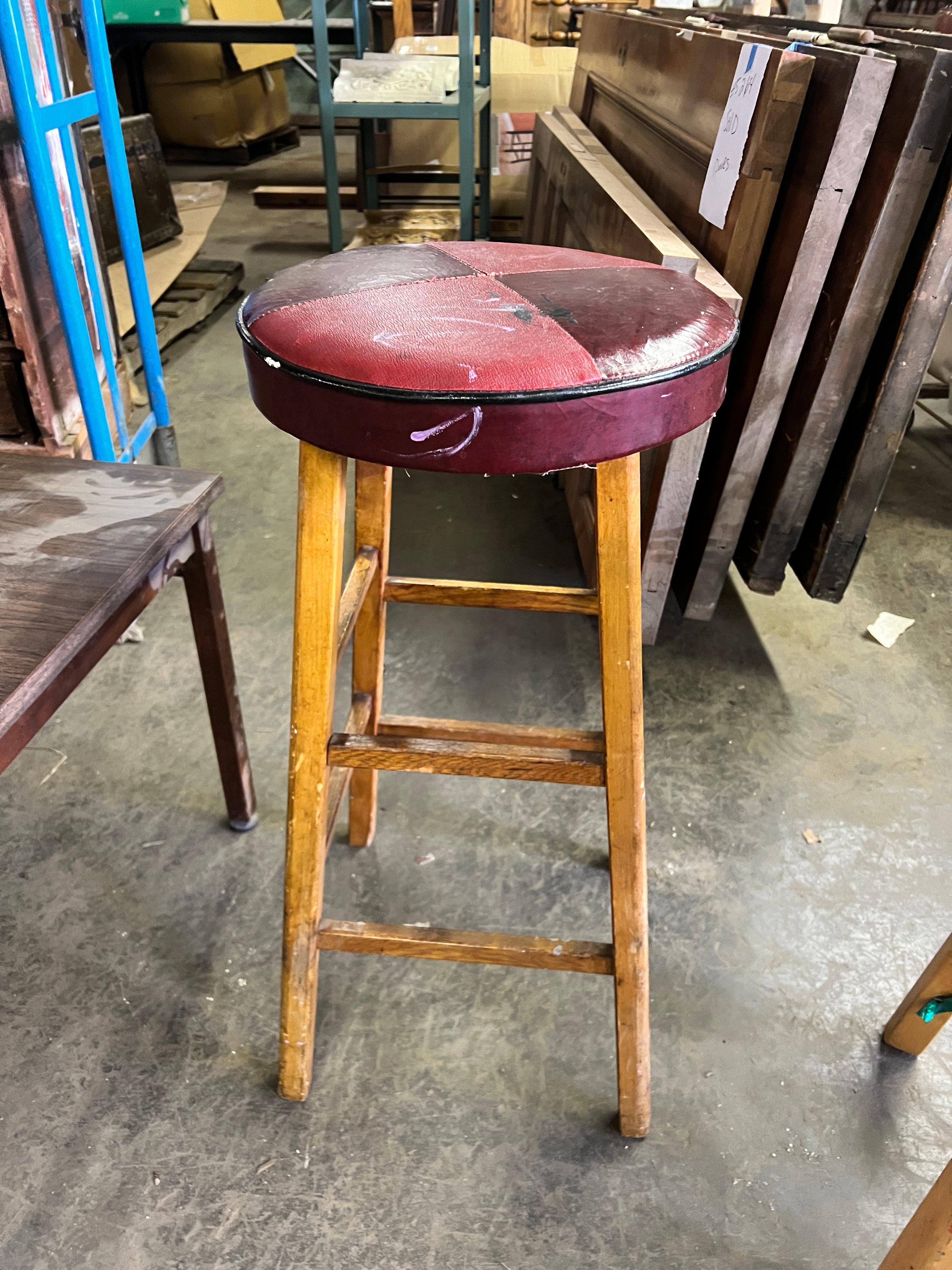 Stool w Cushion