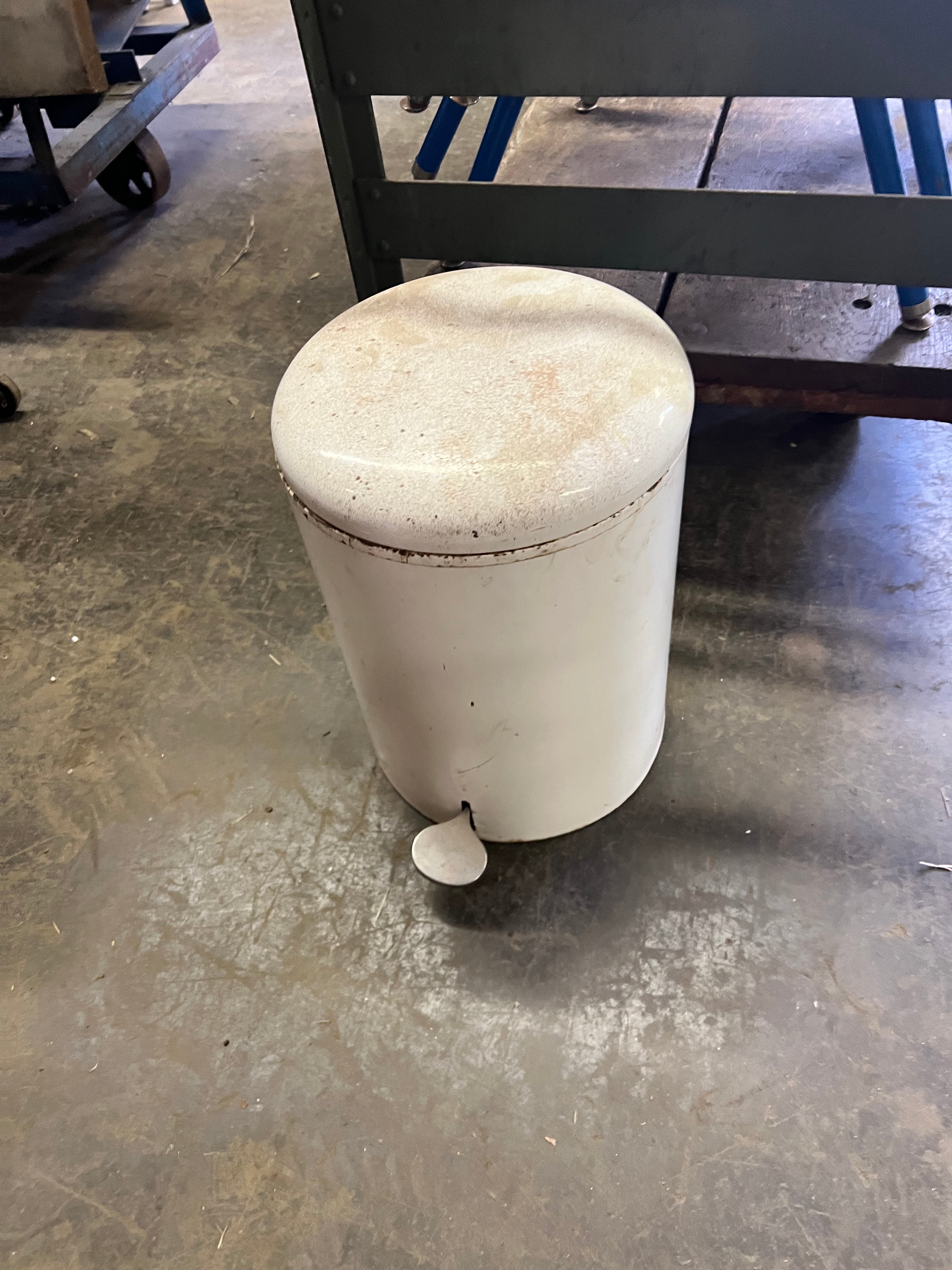 Medical Trashcan