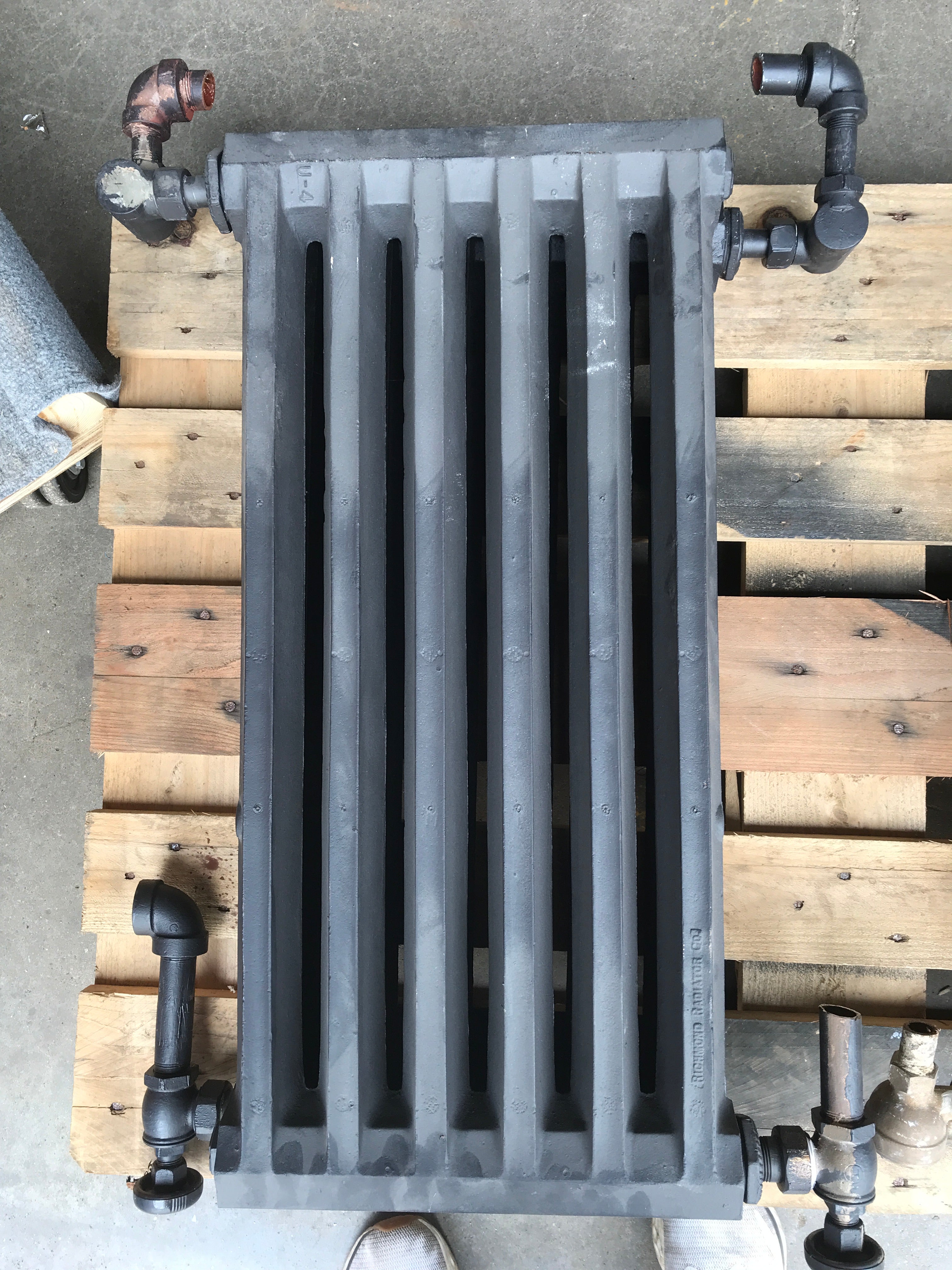 Small six fin radiator