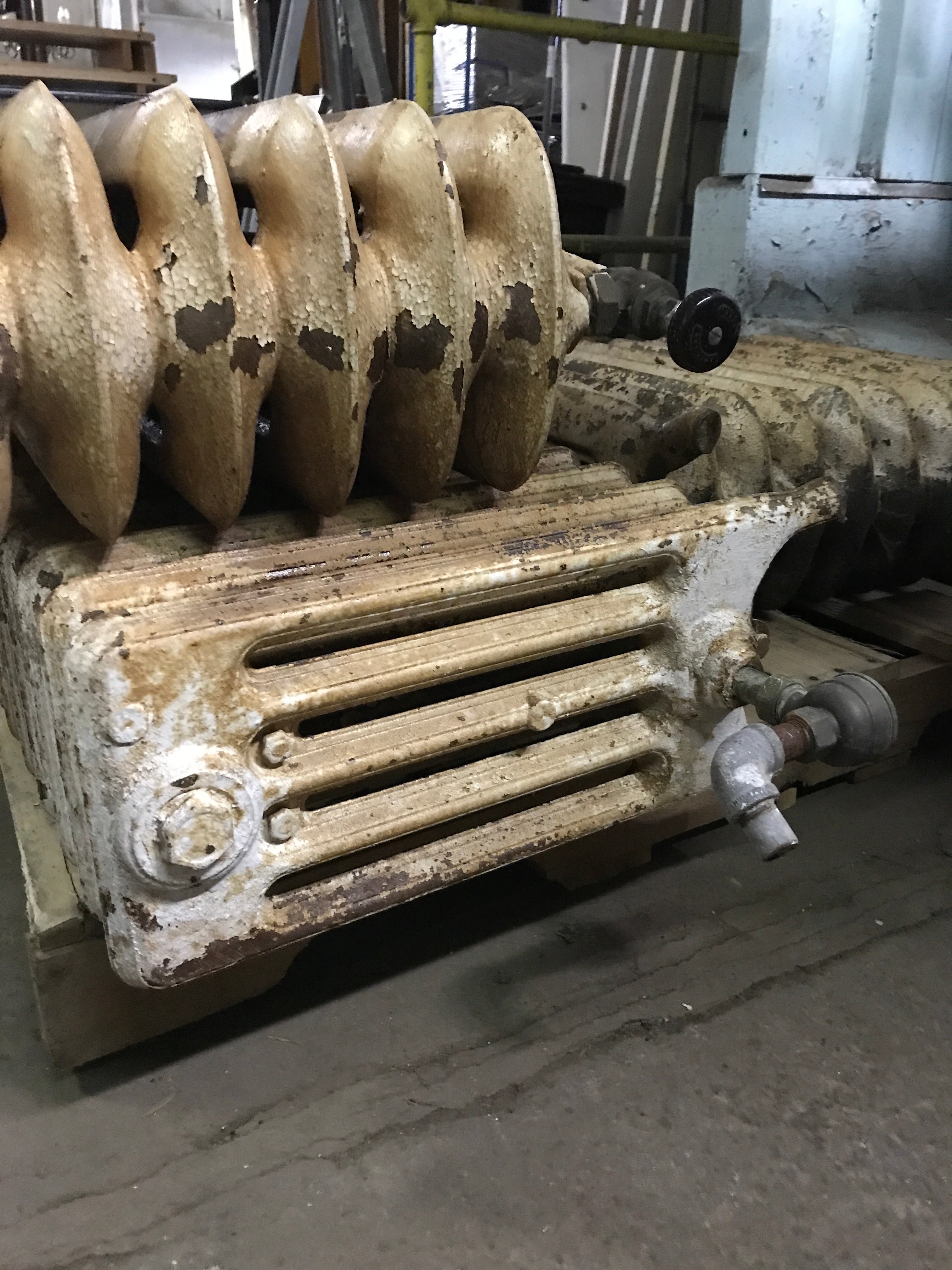 Twelve fin radiator