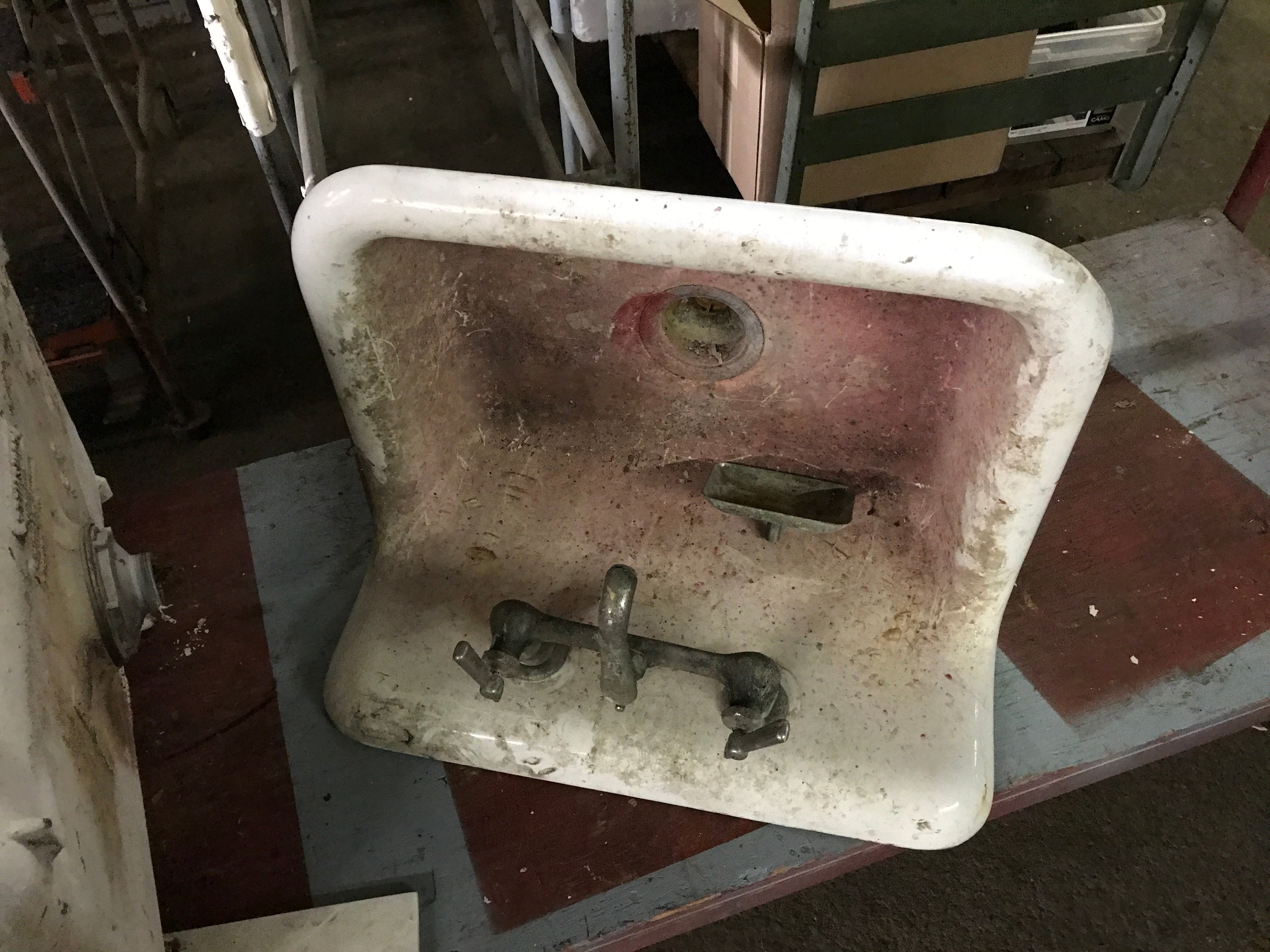 Utility sink