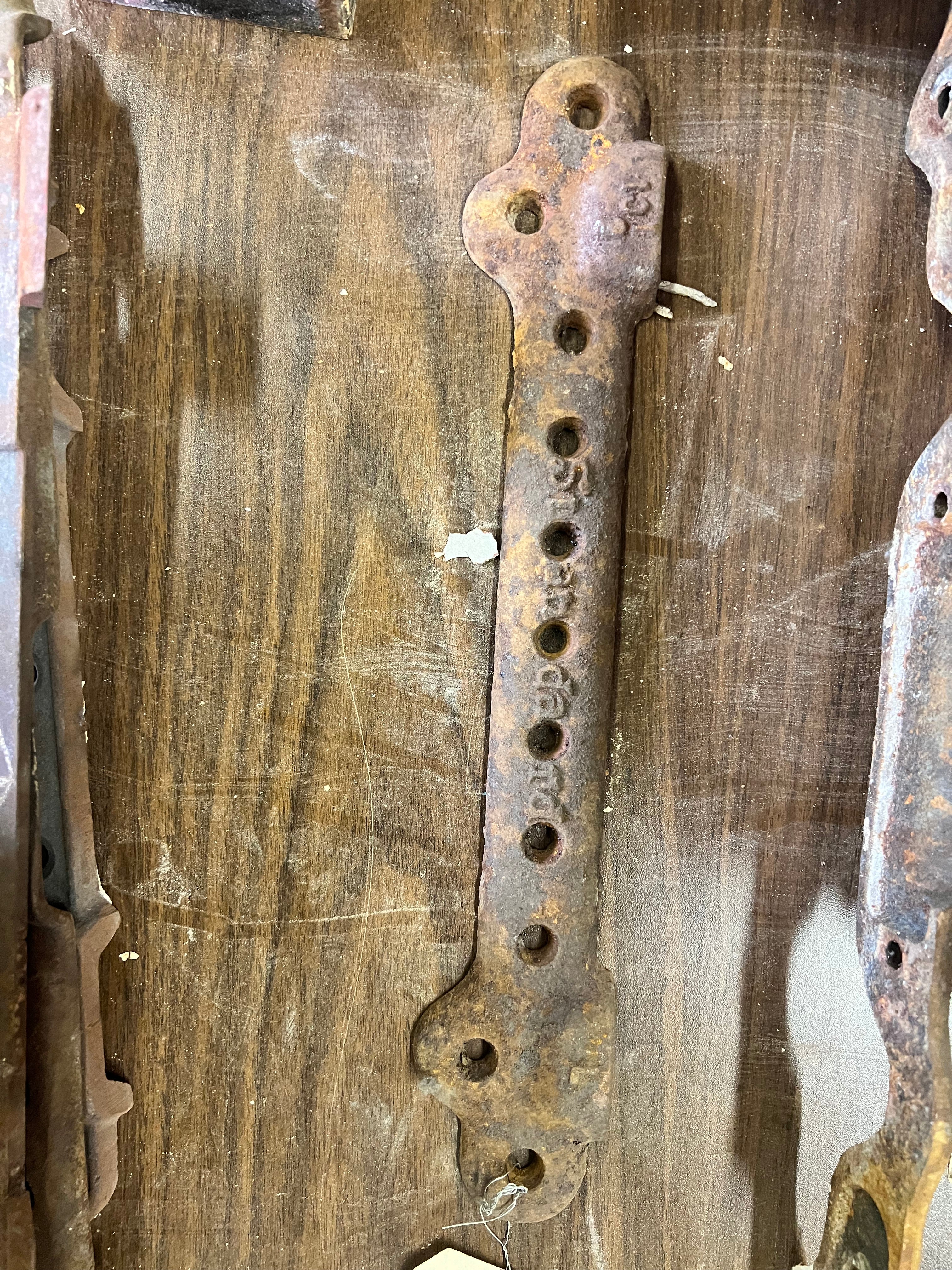 Iron Sink Mount (14 1/2)