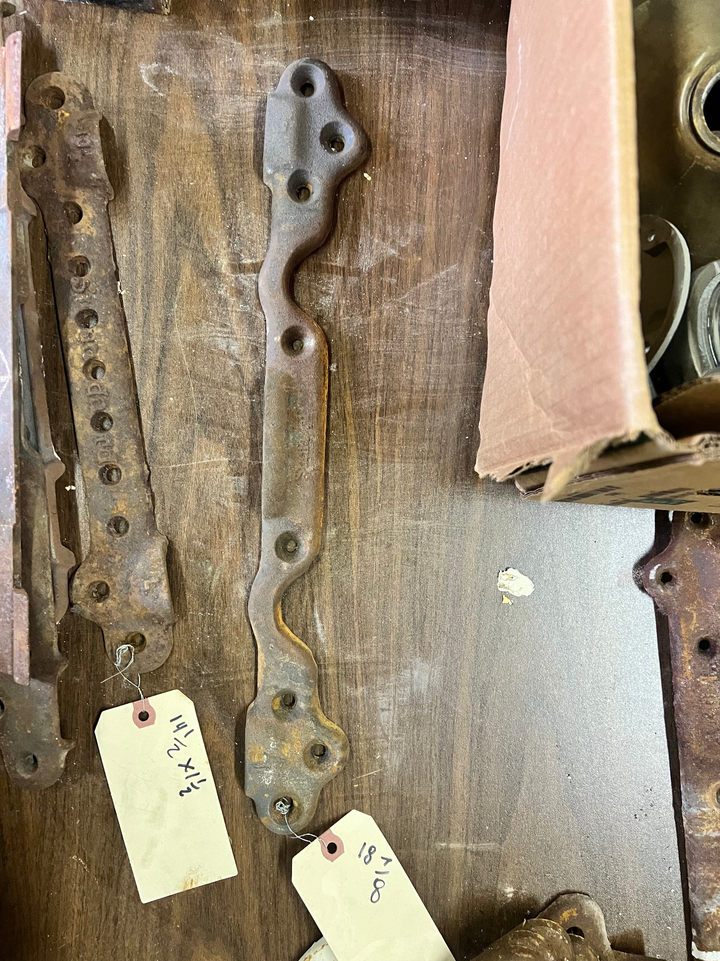 Iron Sink Mount (18 7/8”)