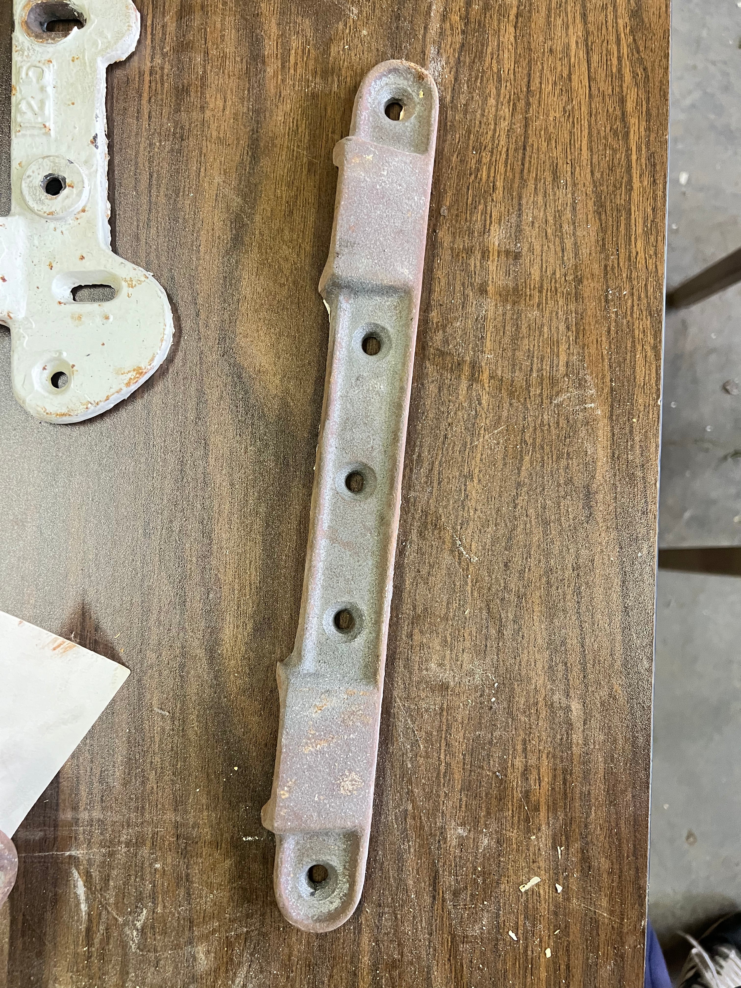 Iron Sink Mount Bracket (13 3/4)