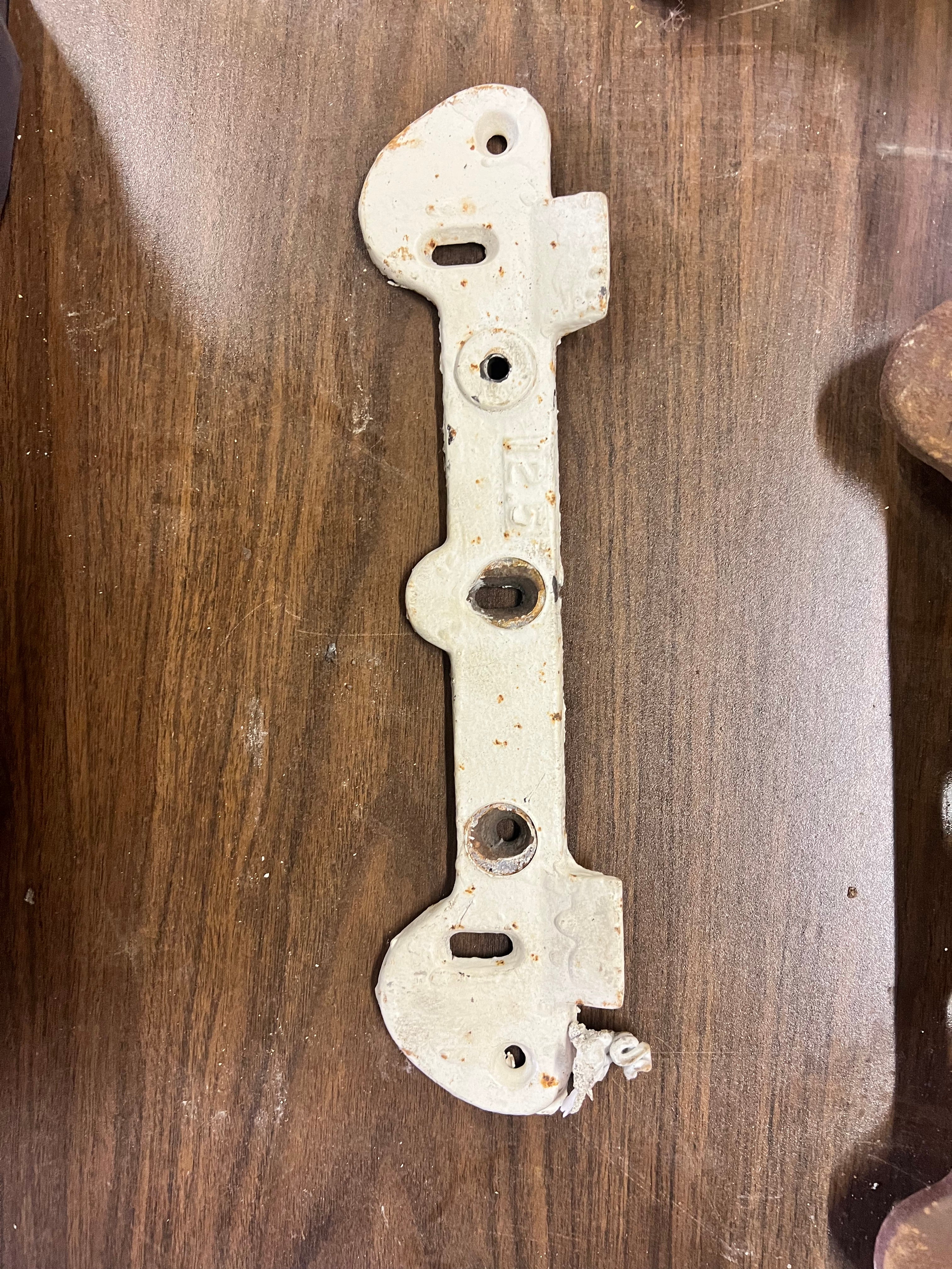 Painted Iron Sink Mount Bracket (13”)