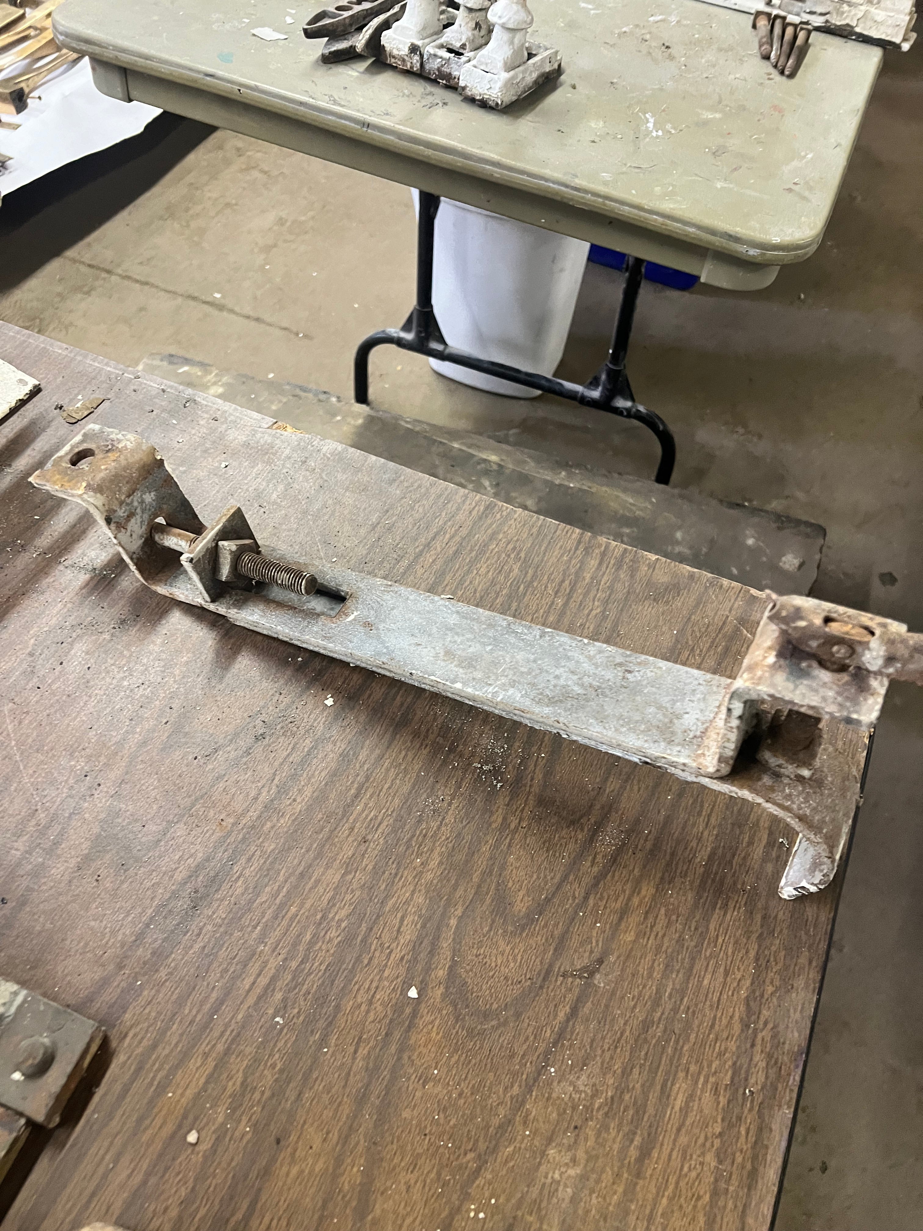 Double iron bracket