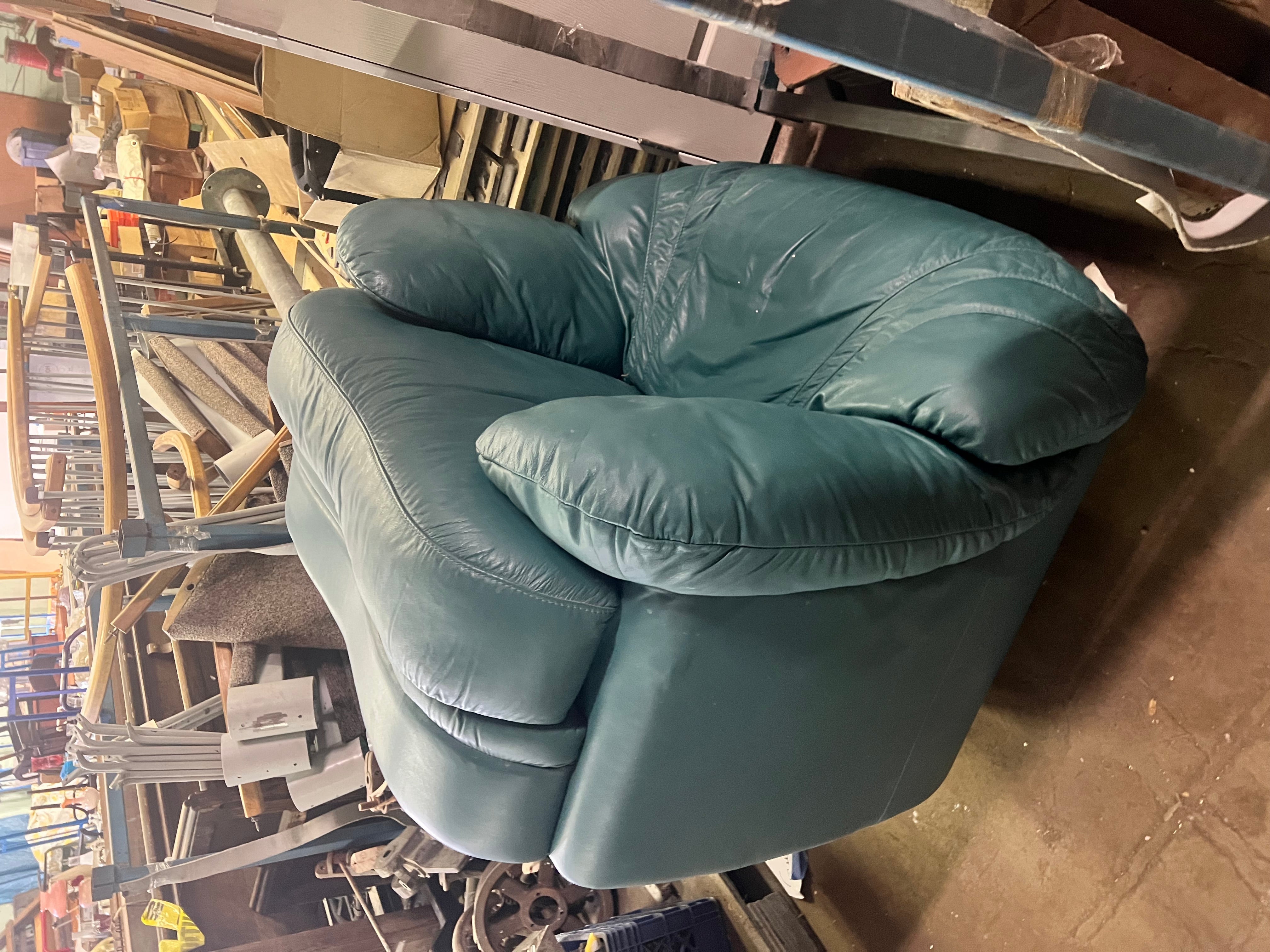 Green Leather Chair w Footrest