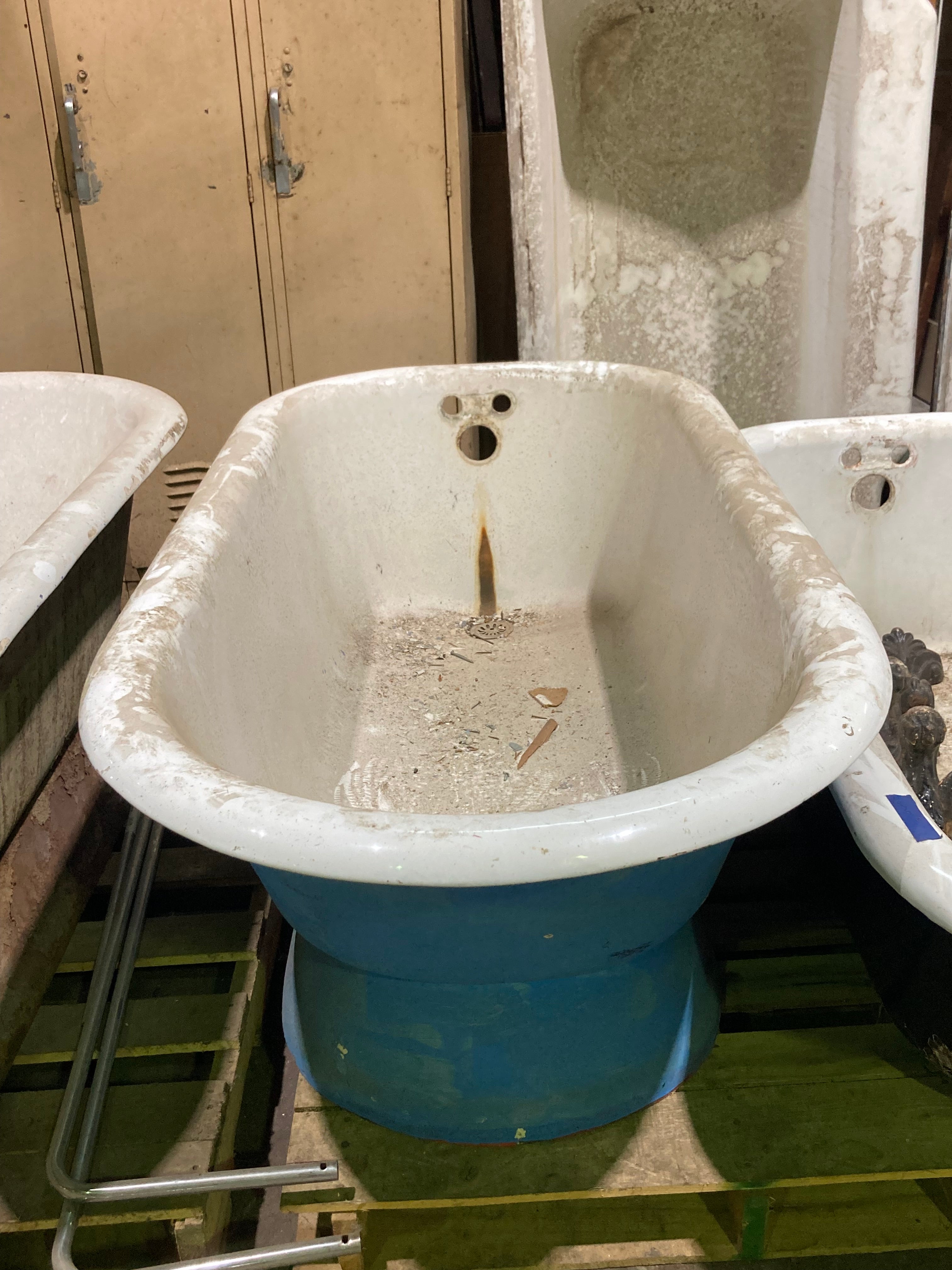 Cast Iron Tub w/ Skirt