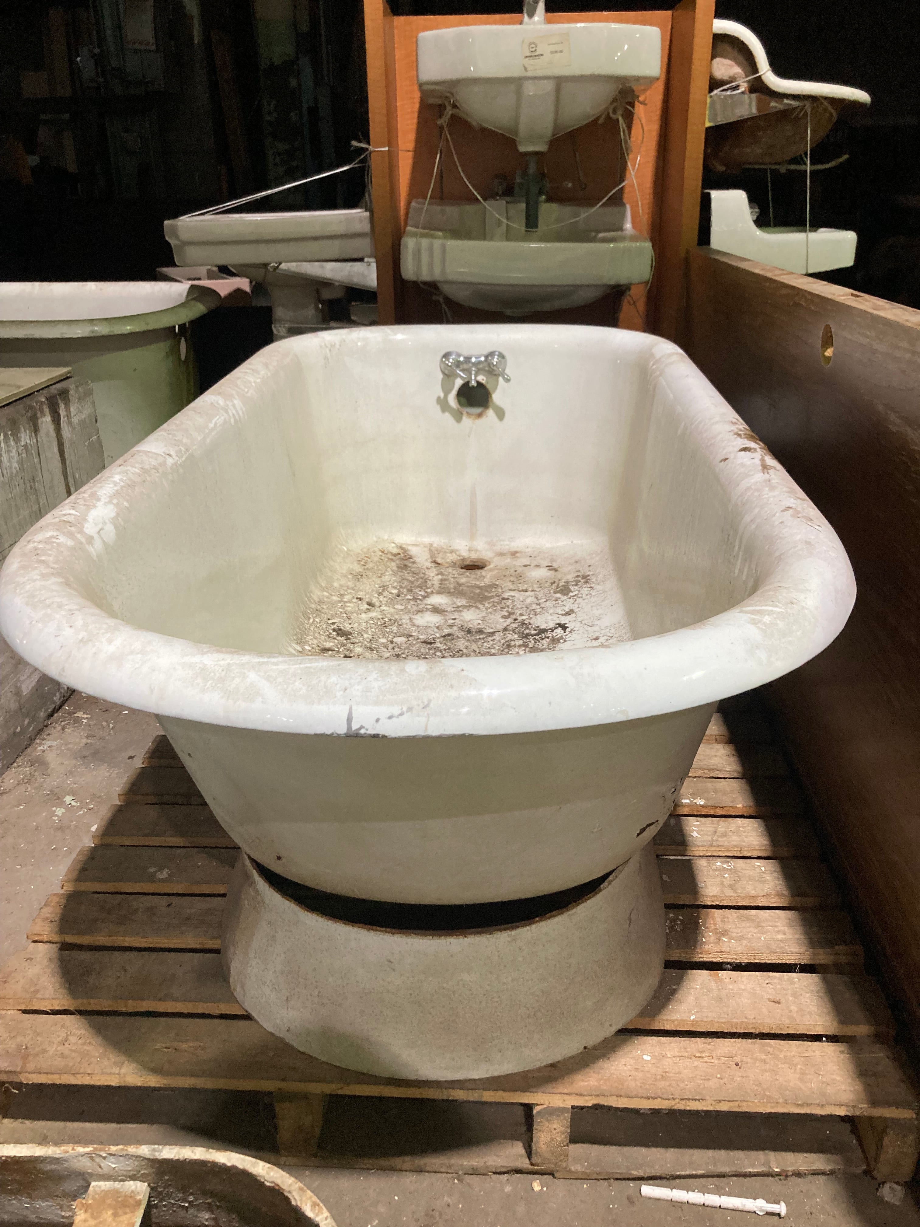 Cast Iron Bathtub w/ Skirt