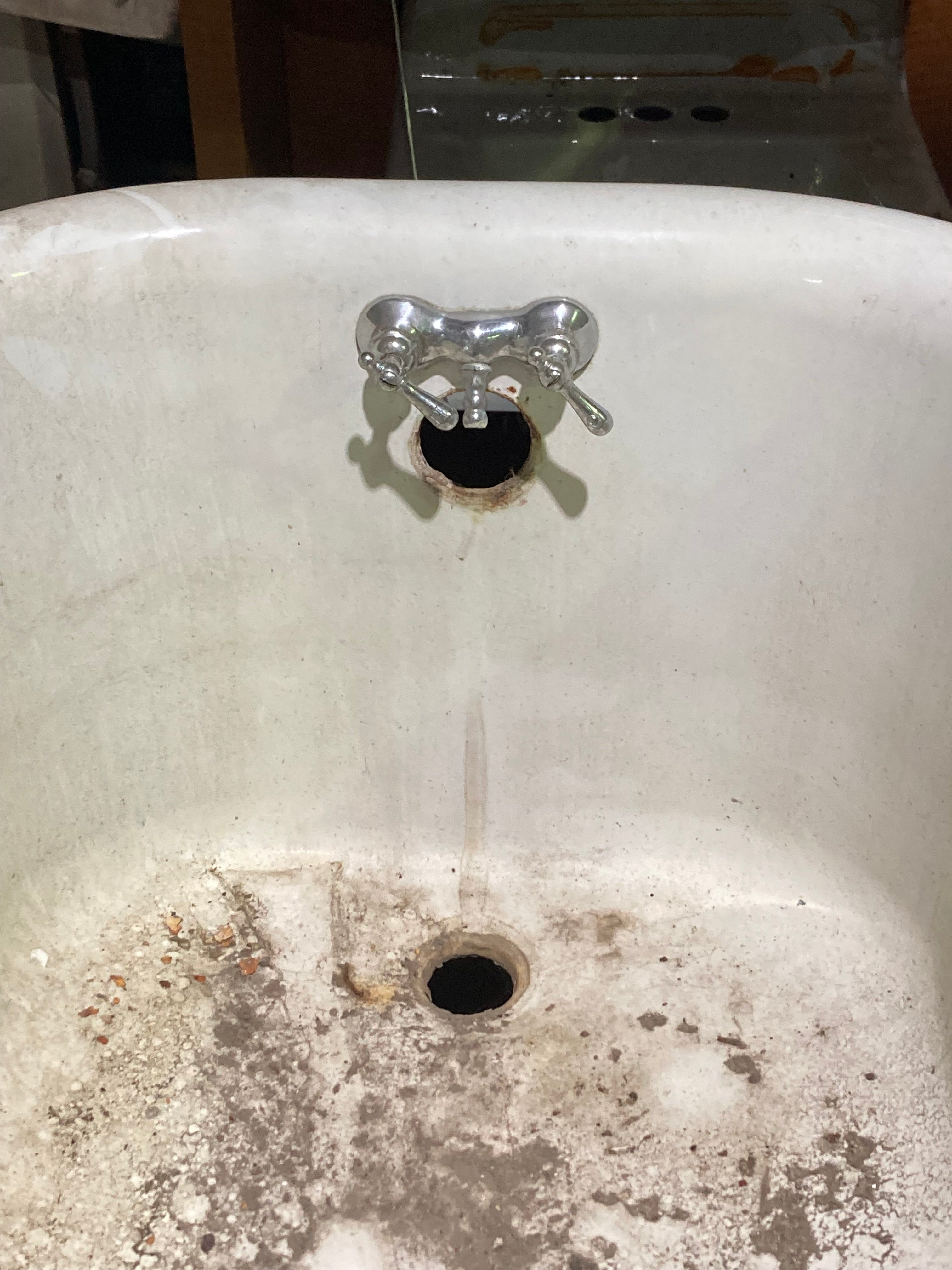 Cast Iron Bathtub w/ Skirt