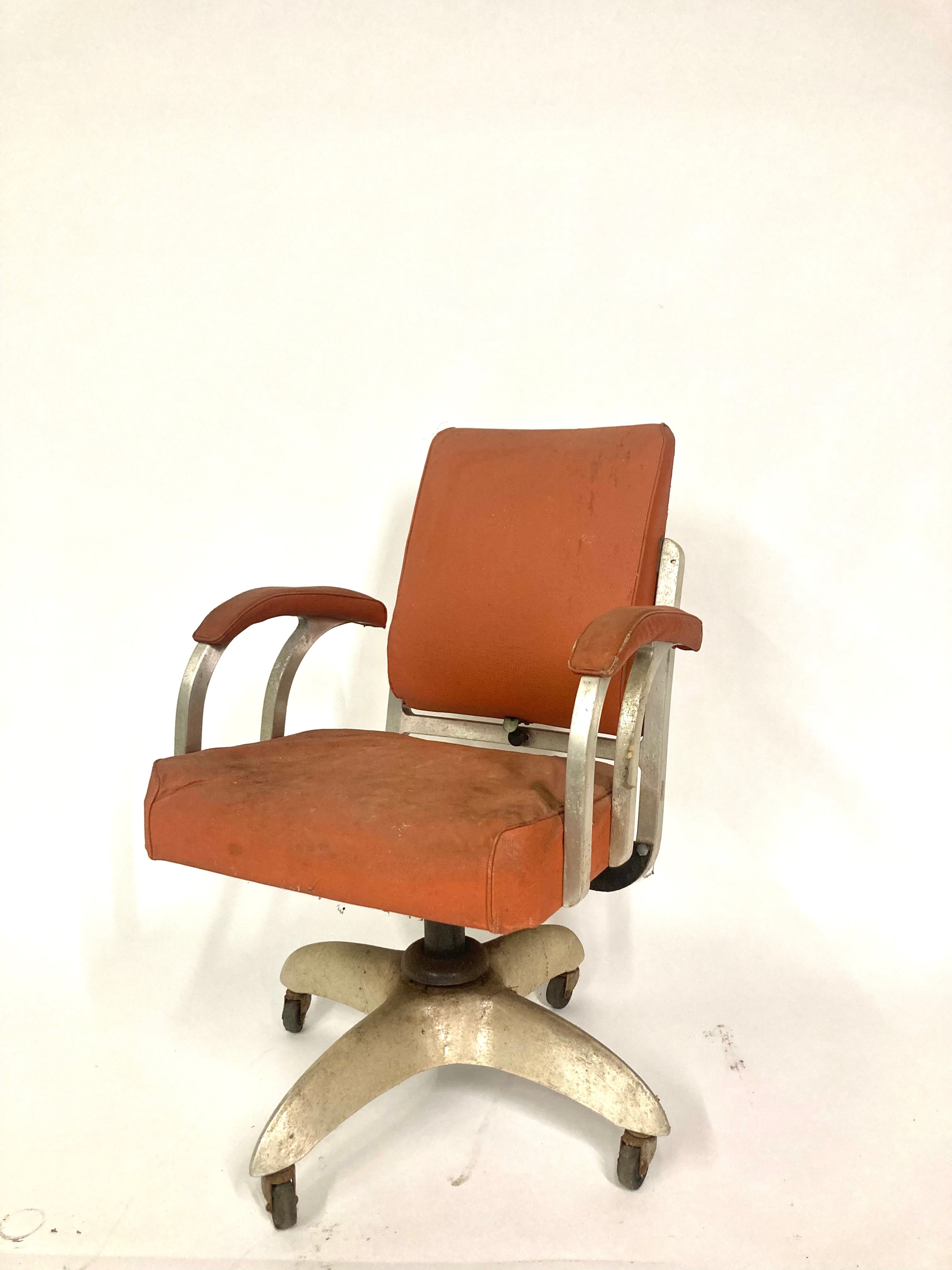 Goodform Swivel Chair
