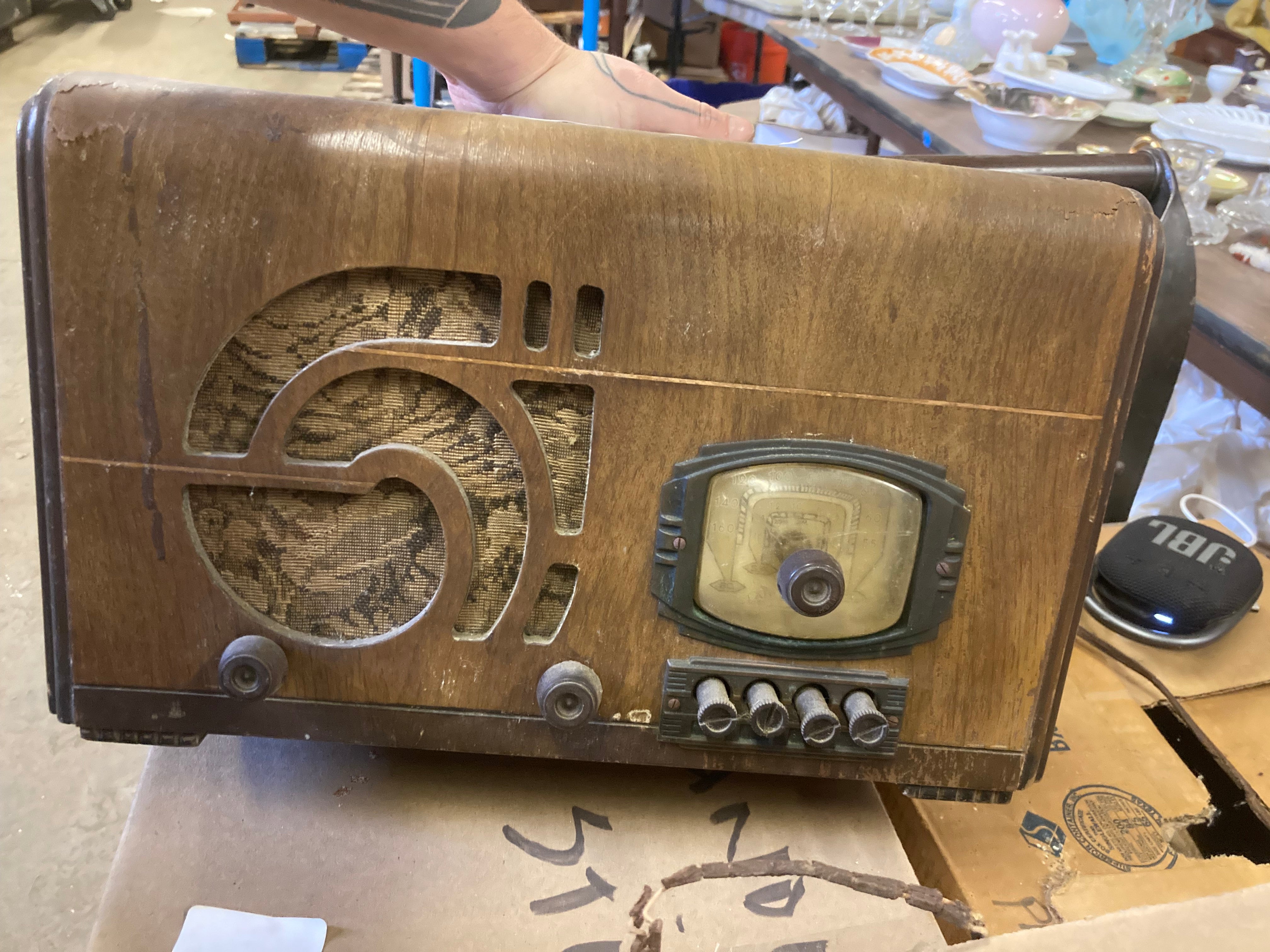 Aircastle 2 Band Tube Radio