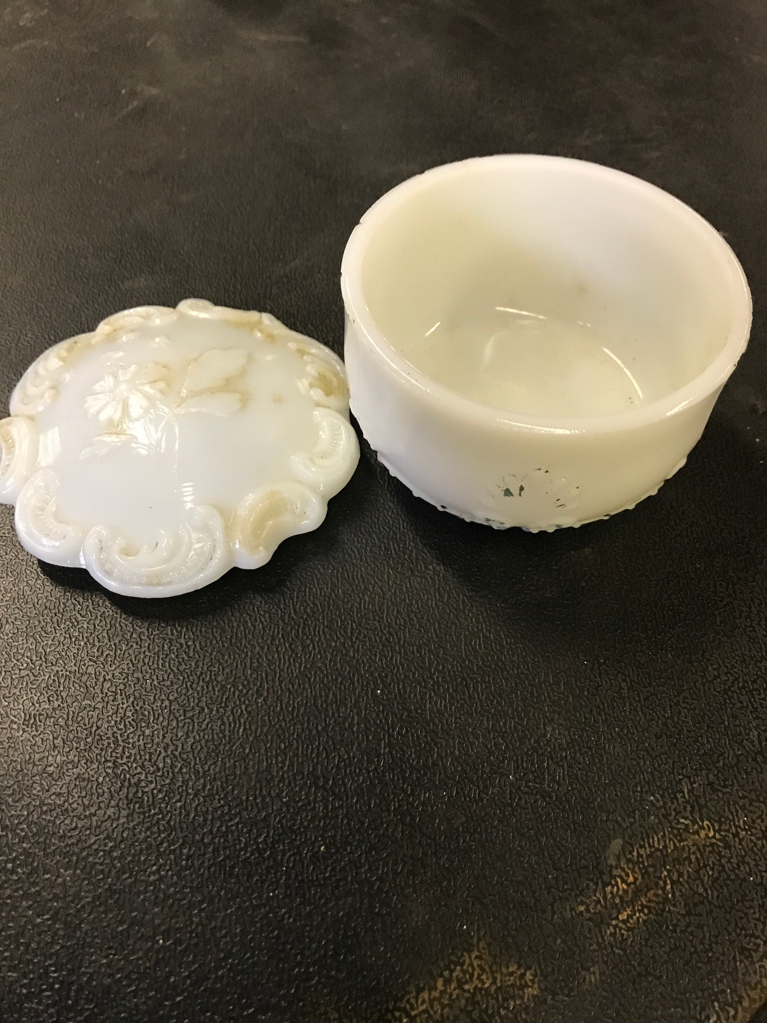 Antiqu Milk Glass Dirthridge Ray End Dresser Jar w Flower and Lid