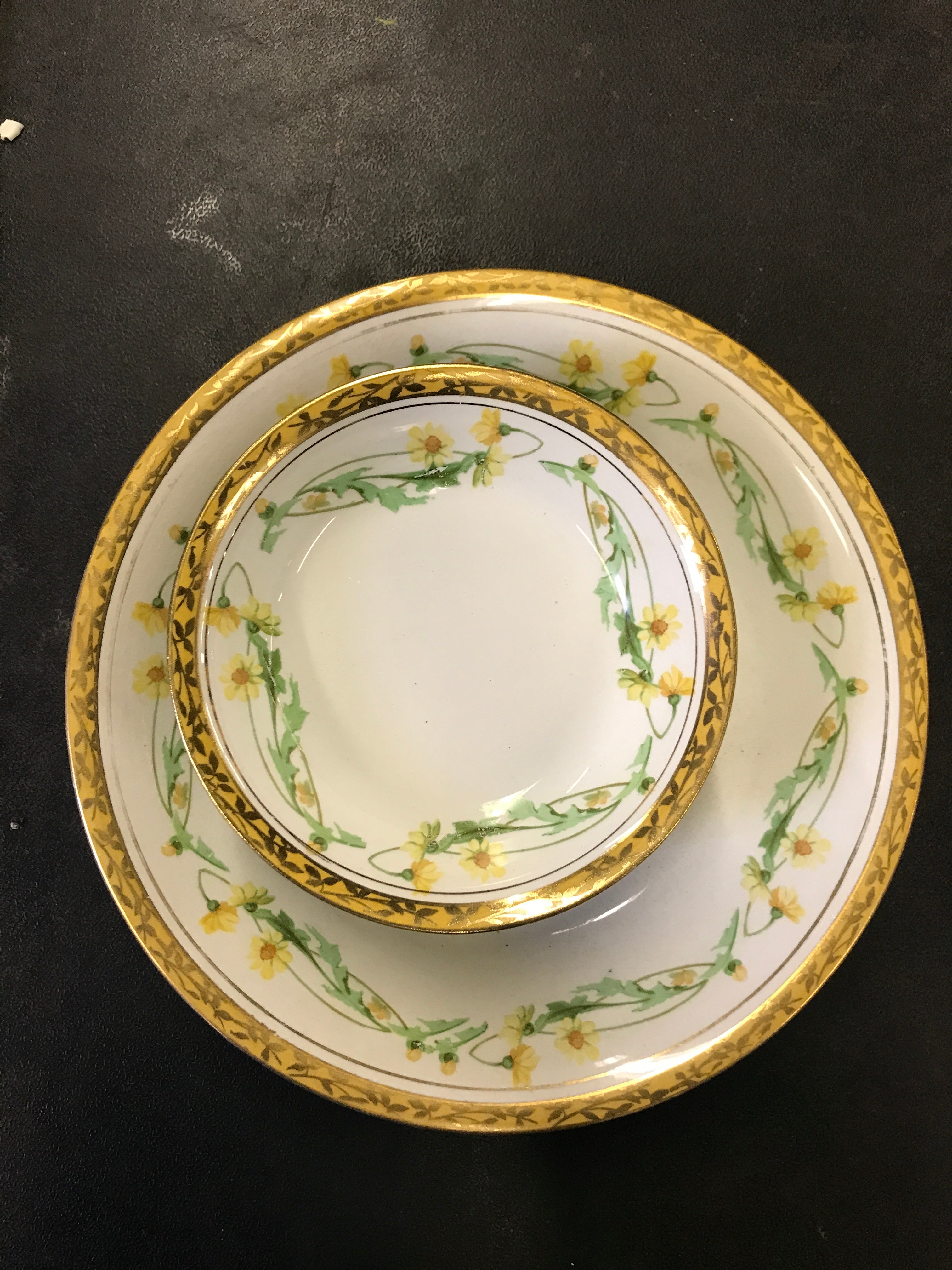 7 Piece Gold Flower Bowl Serving Set La Francaise Porecelin