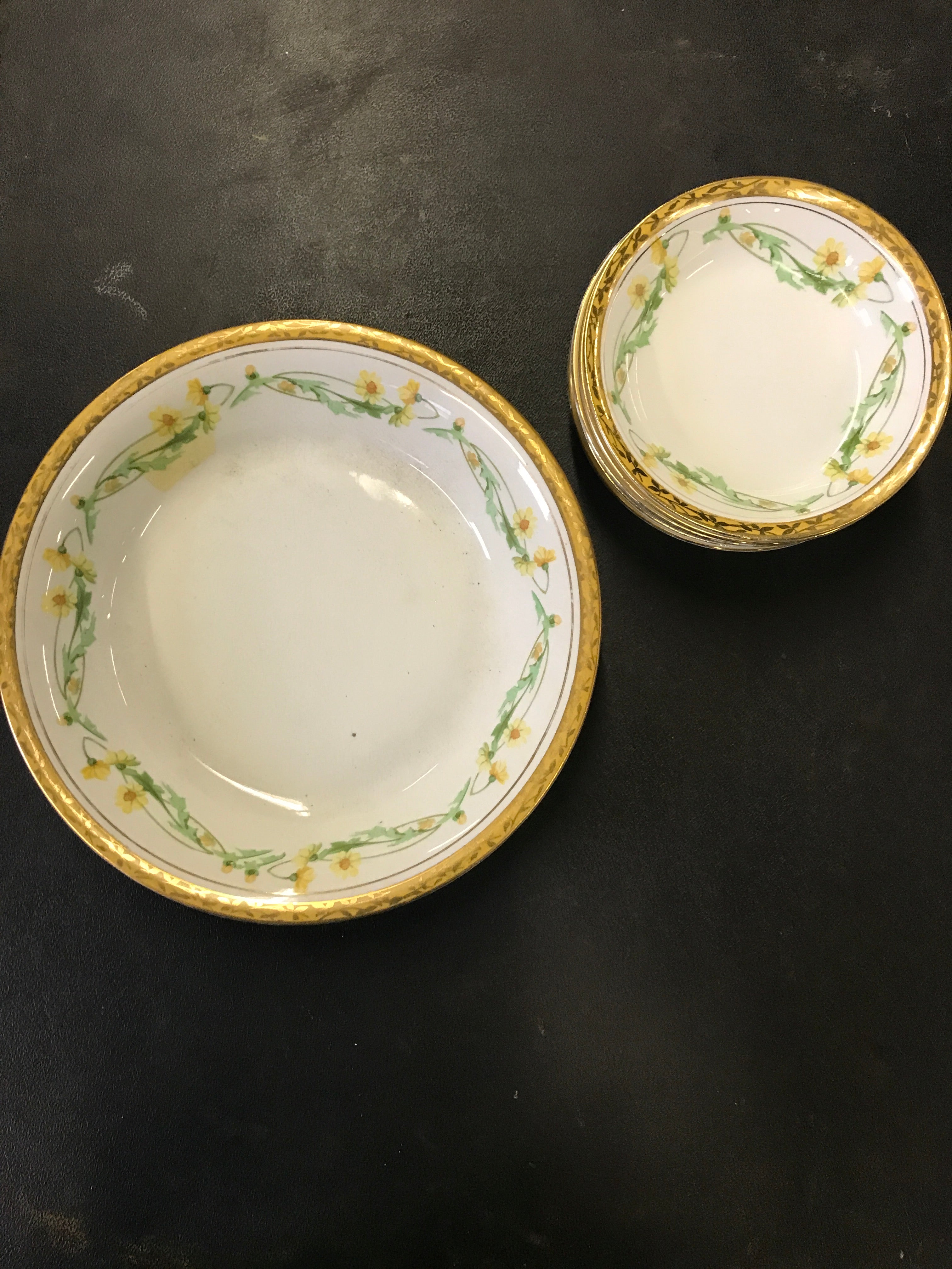 7 Piece Gold Flower Bowl Serving Set La Francaise Porecelin