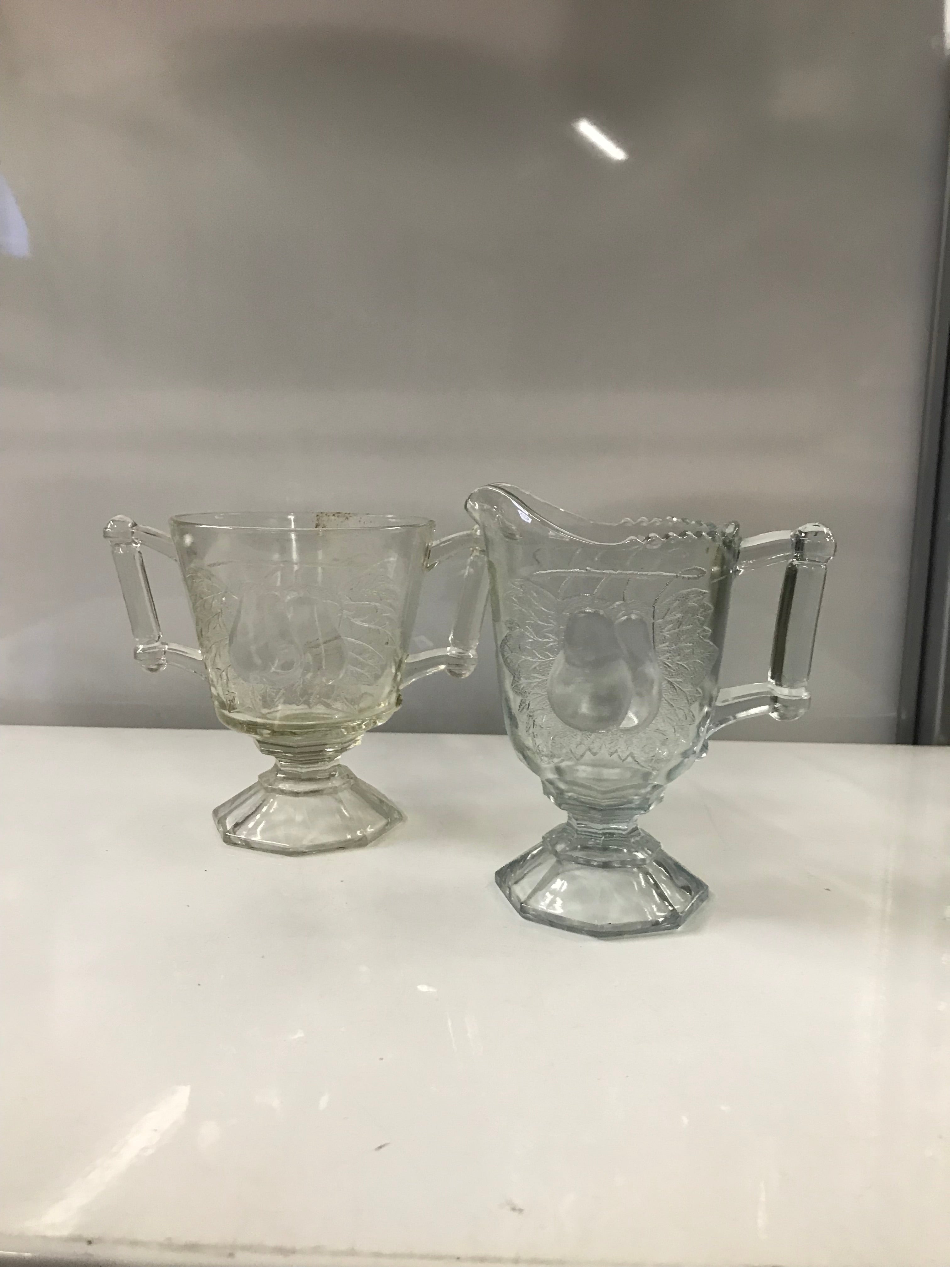 Vintage Indiana Glass “Jeanette” Boston Pear sugar & creamer set