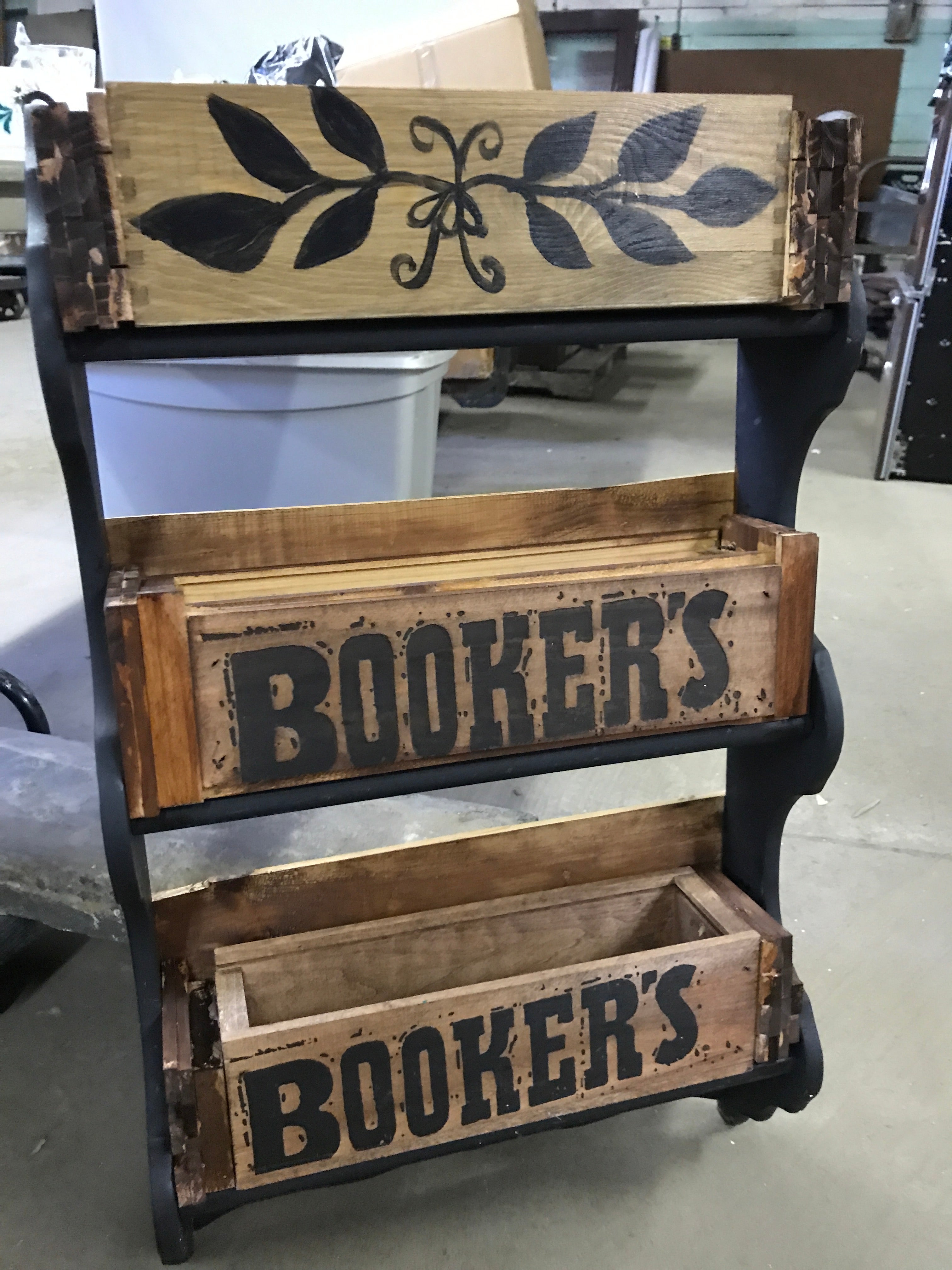 Wall Shelf “Bookers”