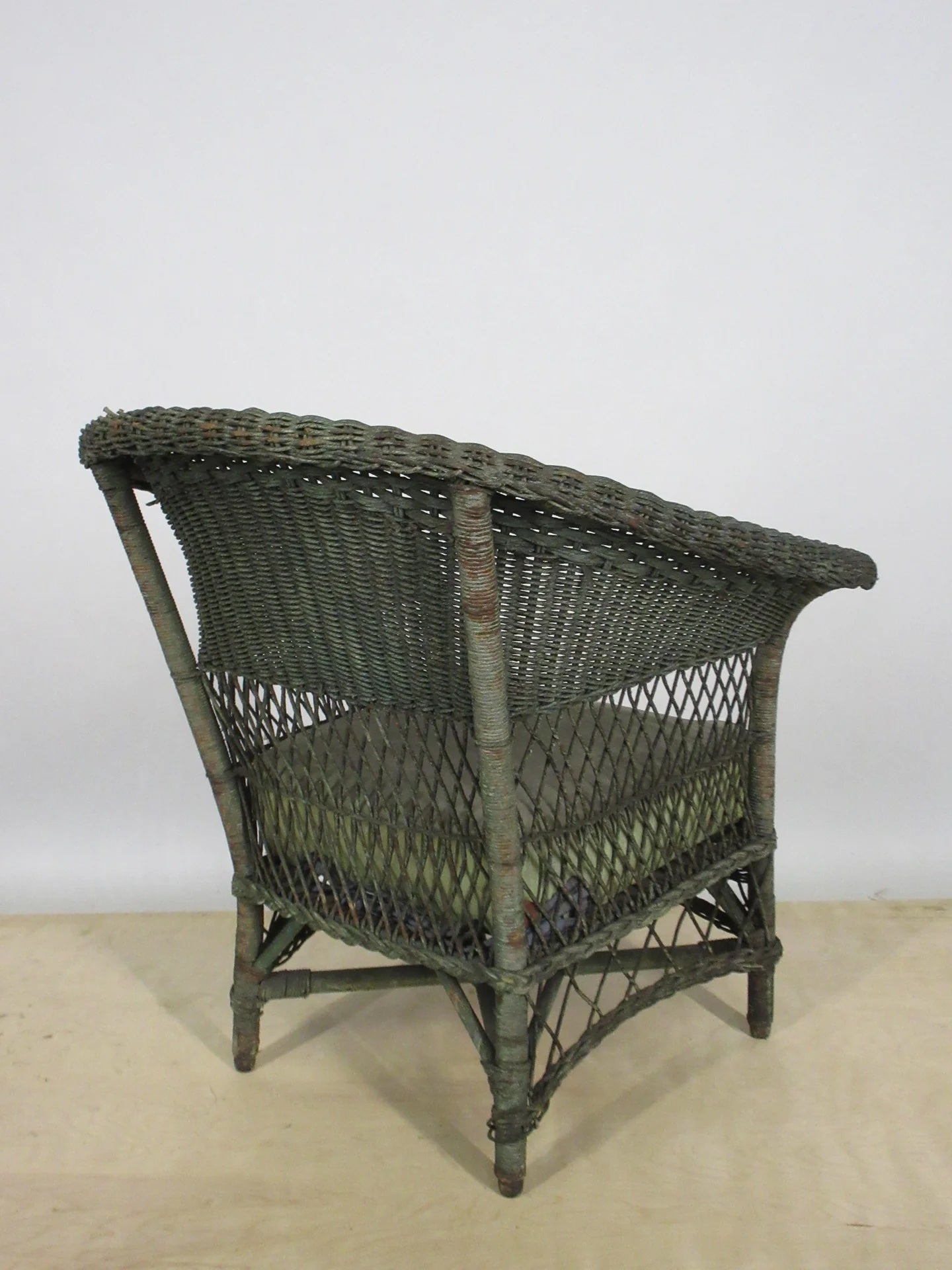 Wicker Patio Chair with Cushion
