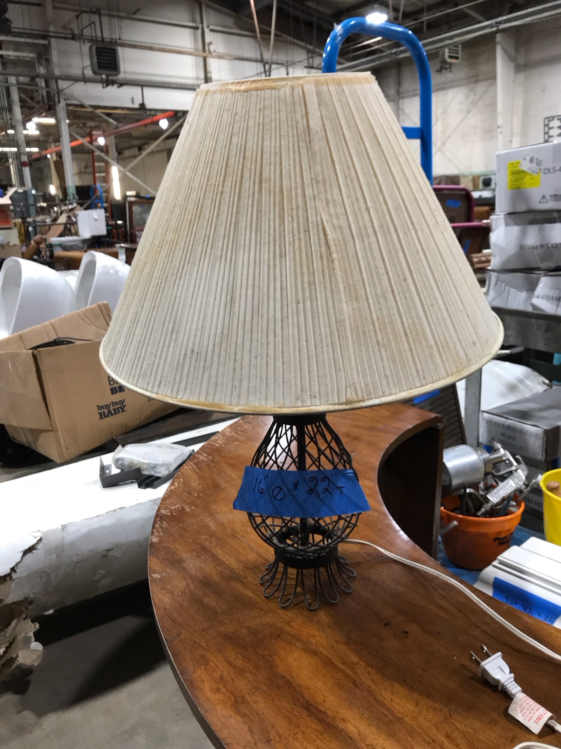 Metal Wire Table Lamp with Pleated Fabric Shade