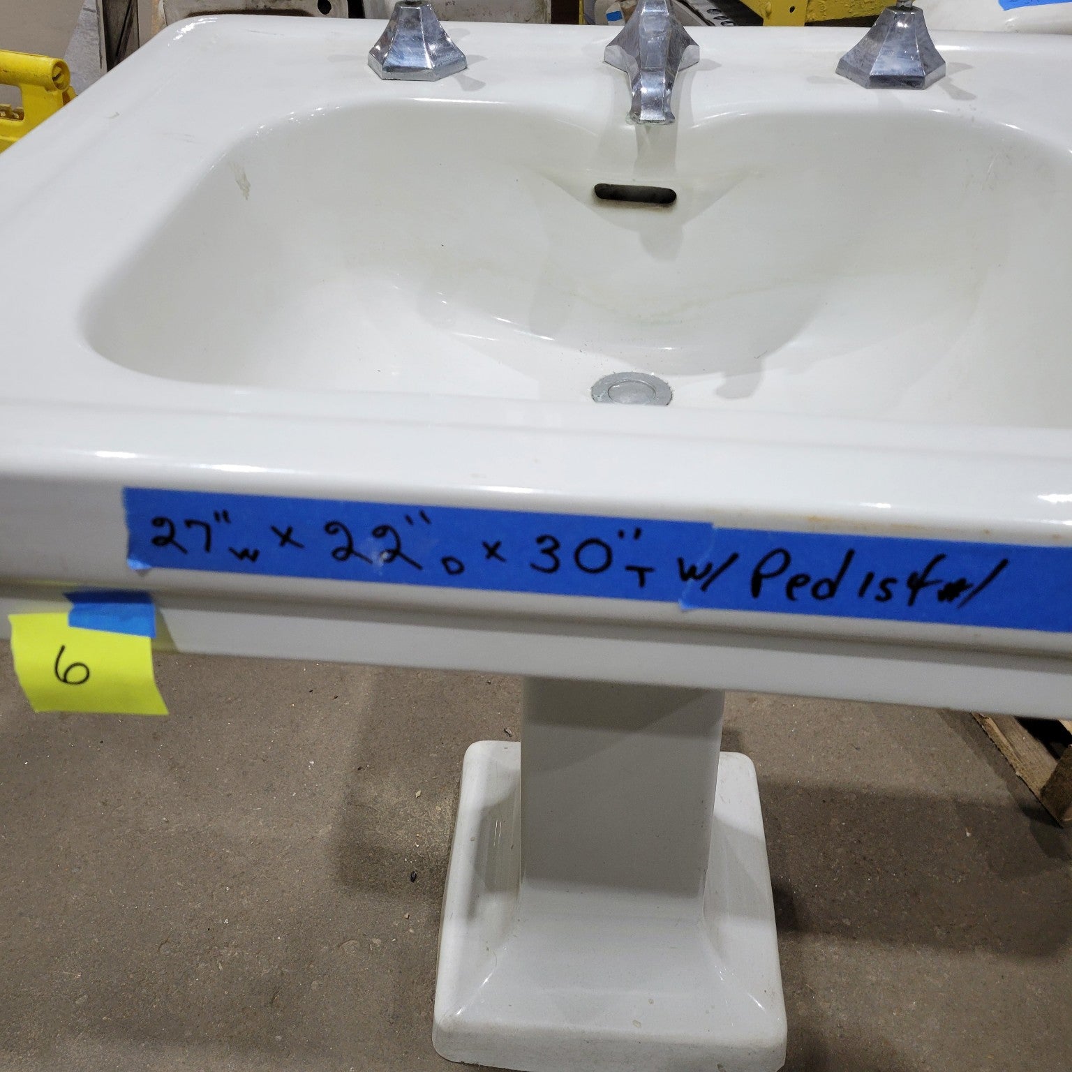 Large Pedestal Sink