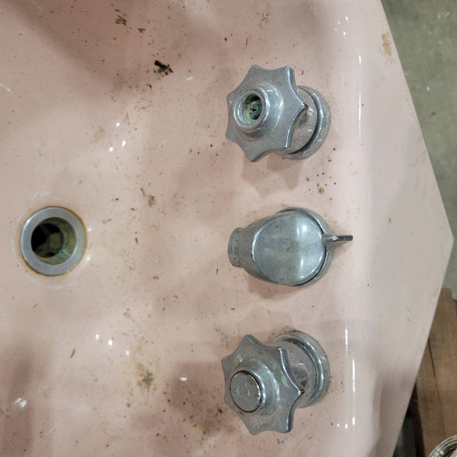 American Standard Cast Iron Wall-Mount Sink – Pink