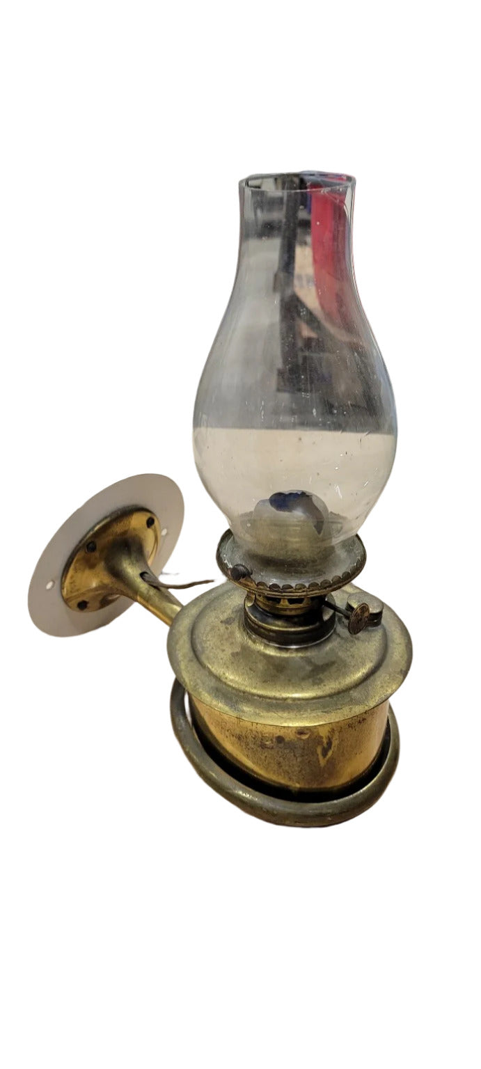 Vintage Brass Wall-Mounted Oil Lamp Sconce