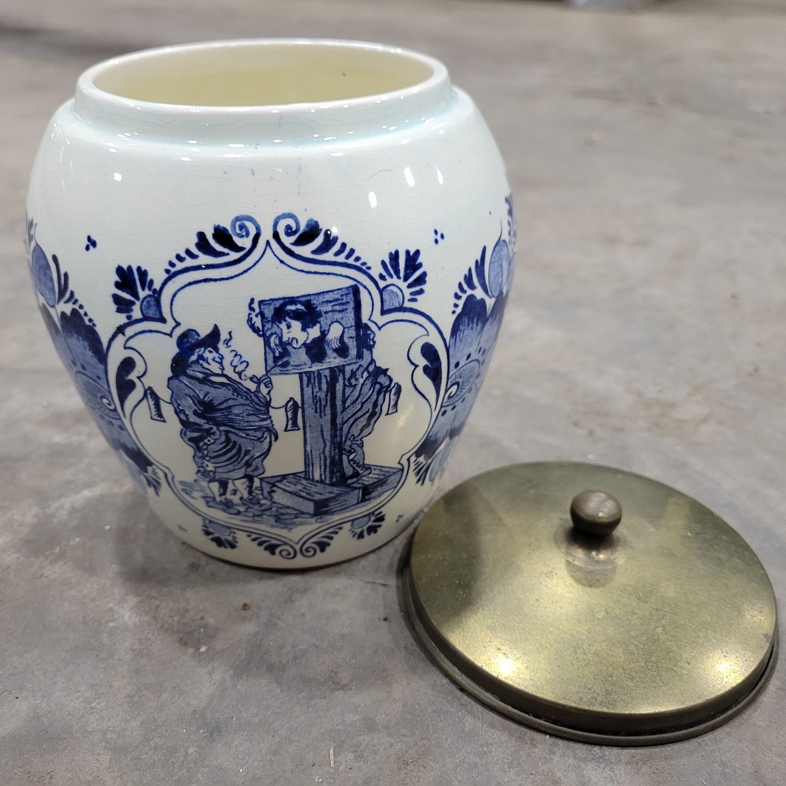 Van Rossom’s Toeback Ceramic Tobacco Jar