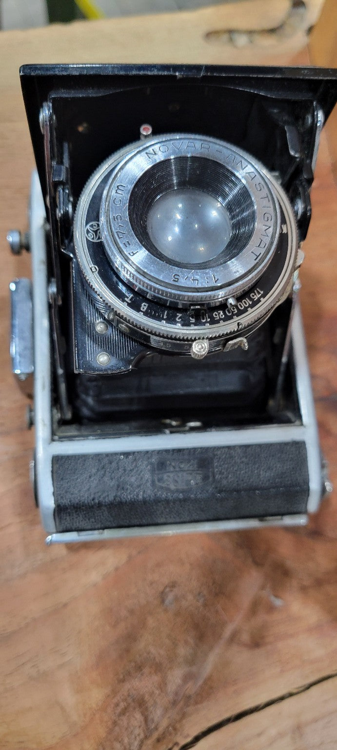 Vintage Zeiss Ikon Folding Camera with Novar-Anastigmat Lens